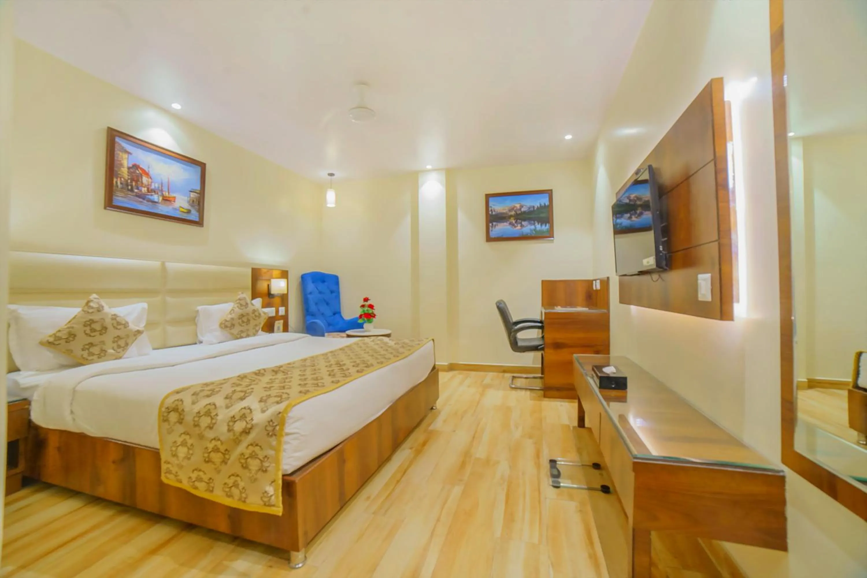 Bed in Hotel Hira Inn-10mins From Railway Station & Bus Station