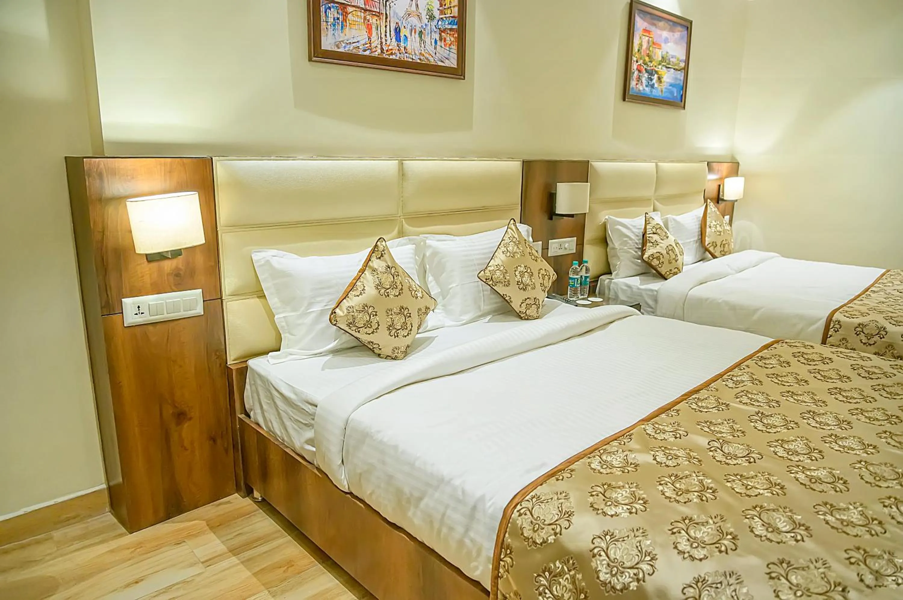 Bedroom in Hotel Hira Inn-10mins From Railway Station & Bus Station