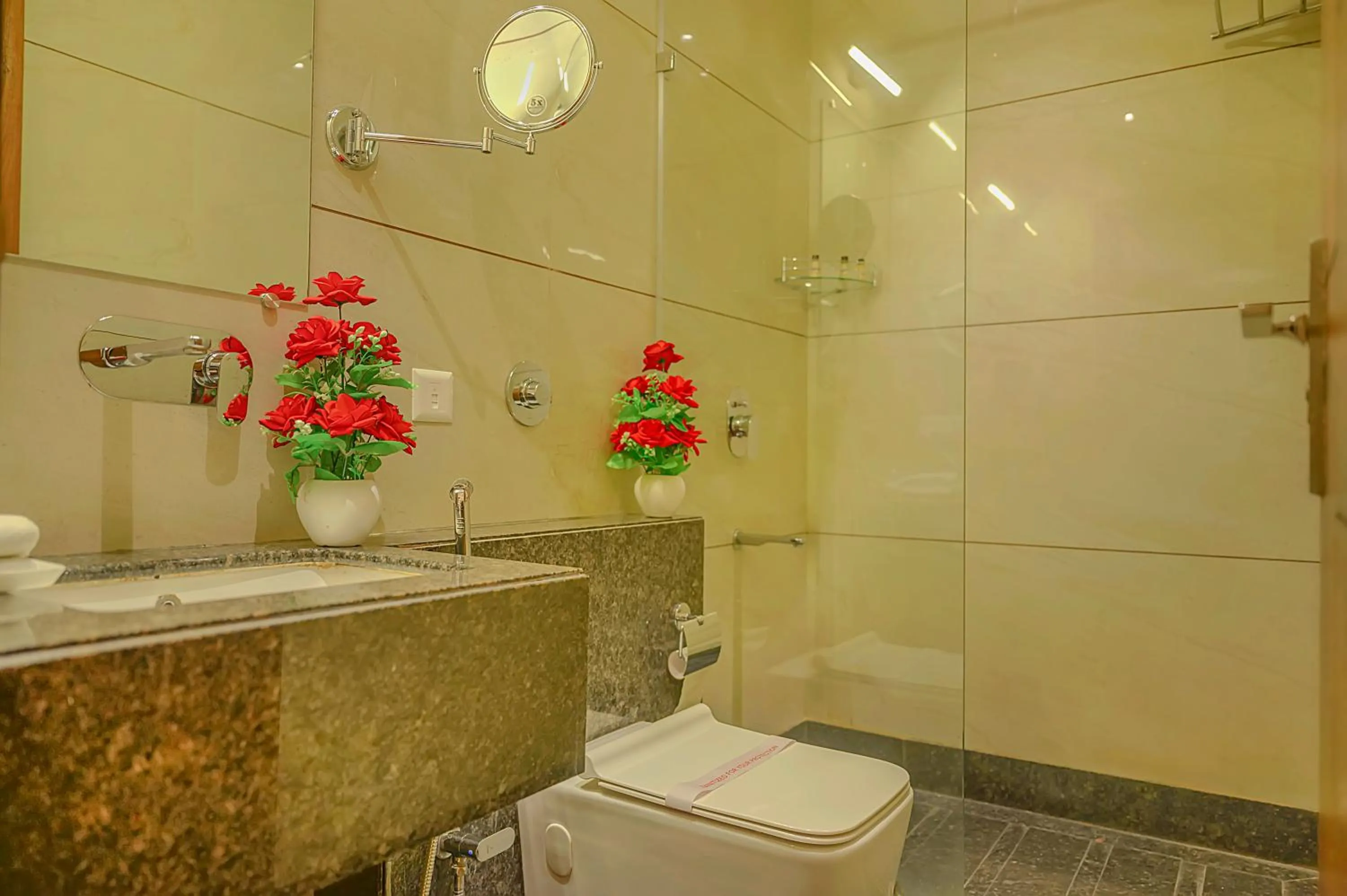 Bathroom in Hotel Hira Inn-10mins From Railway Station & Bus Station