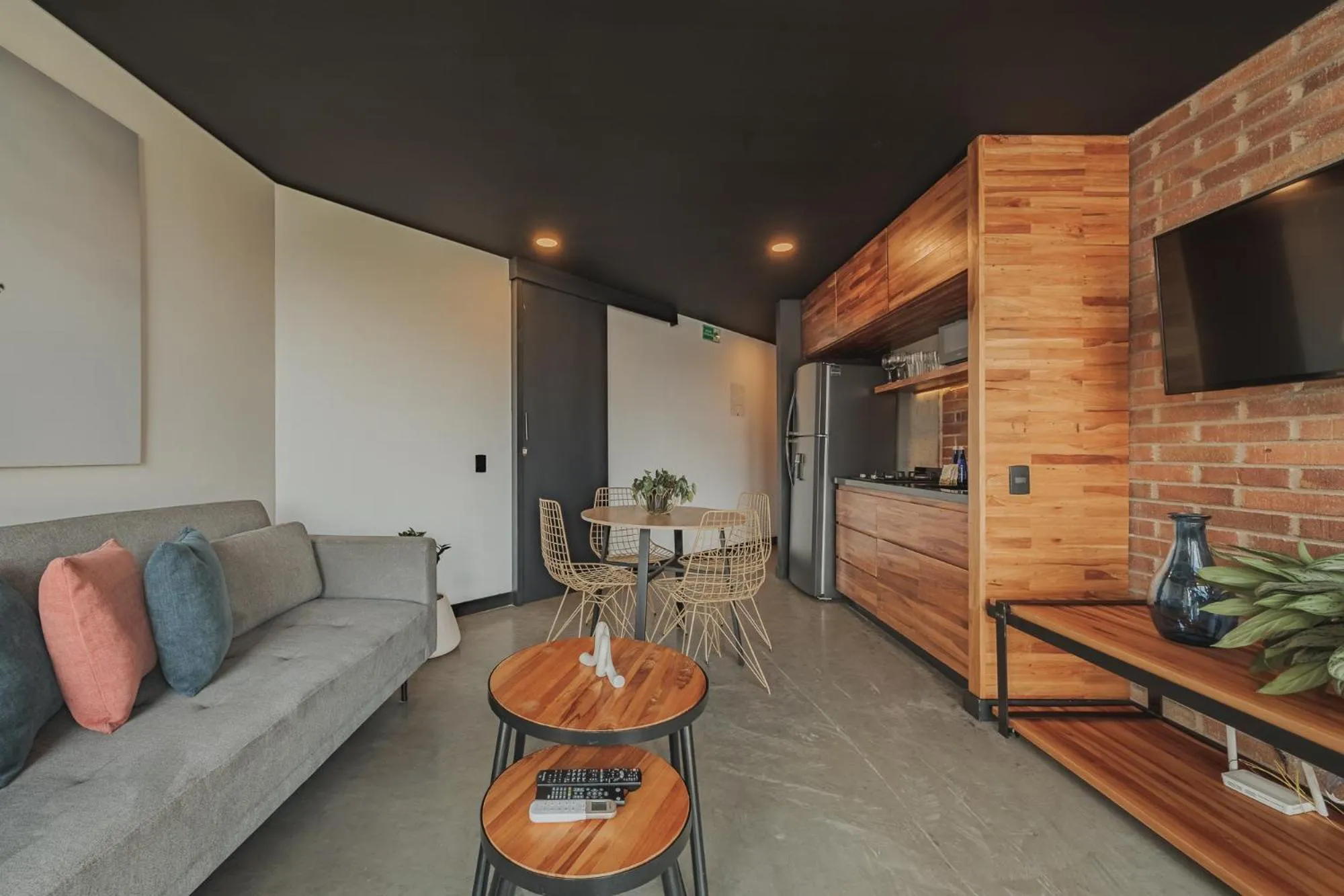 TV and multimedia in Hotel 3450 Living Lofts