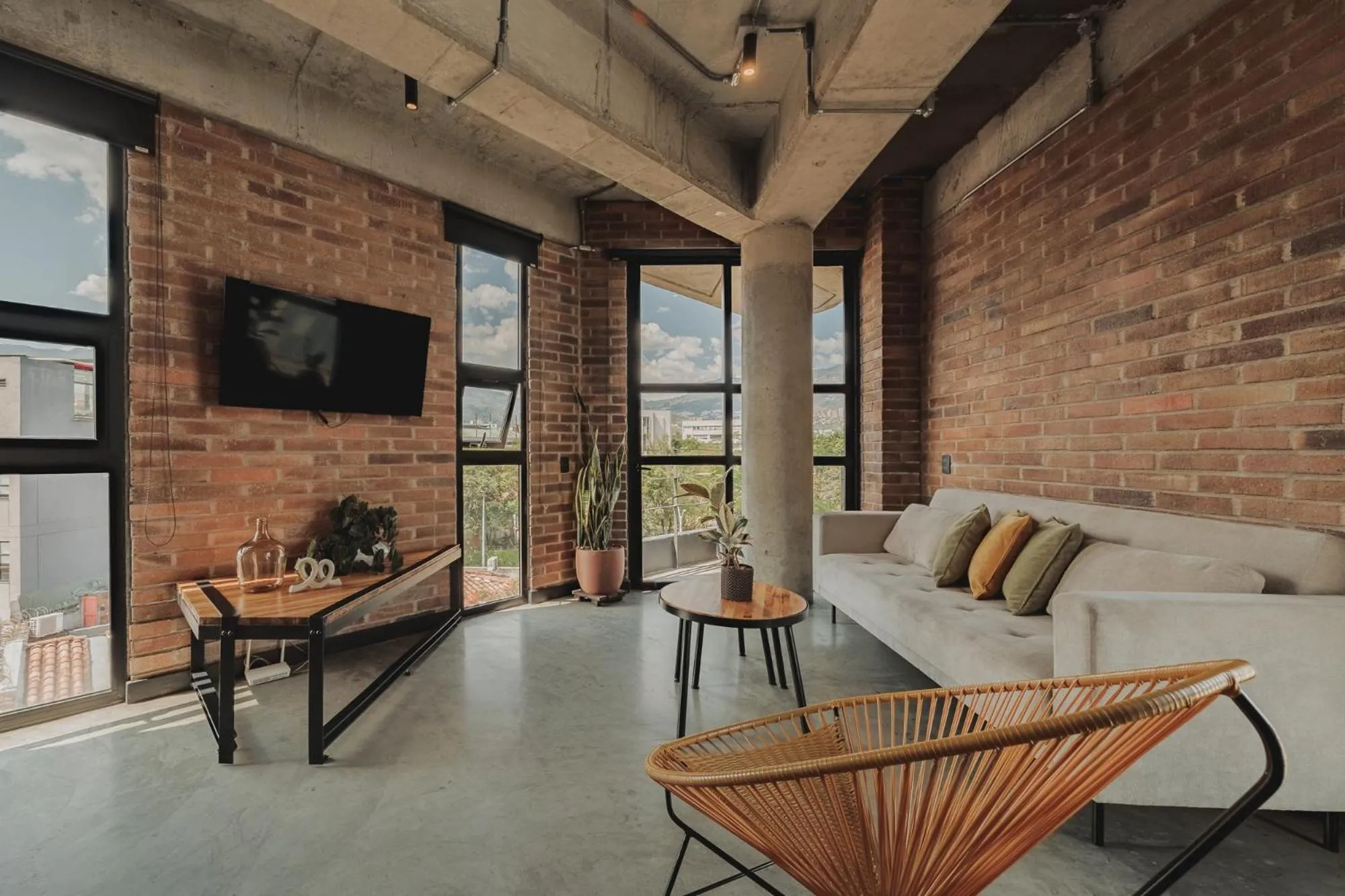 TV and multimedia in Hotel 3450 Living Lofts