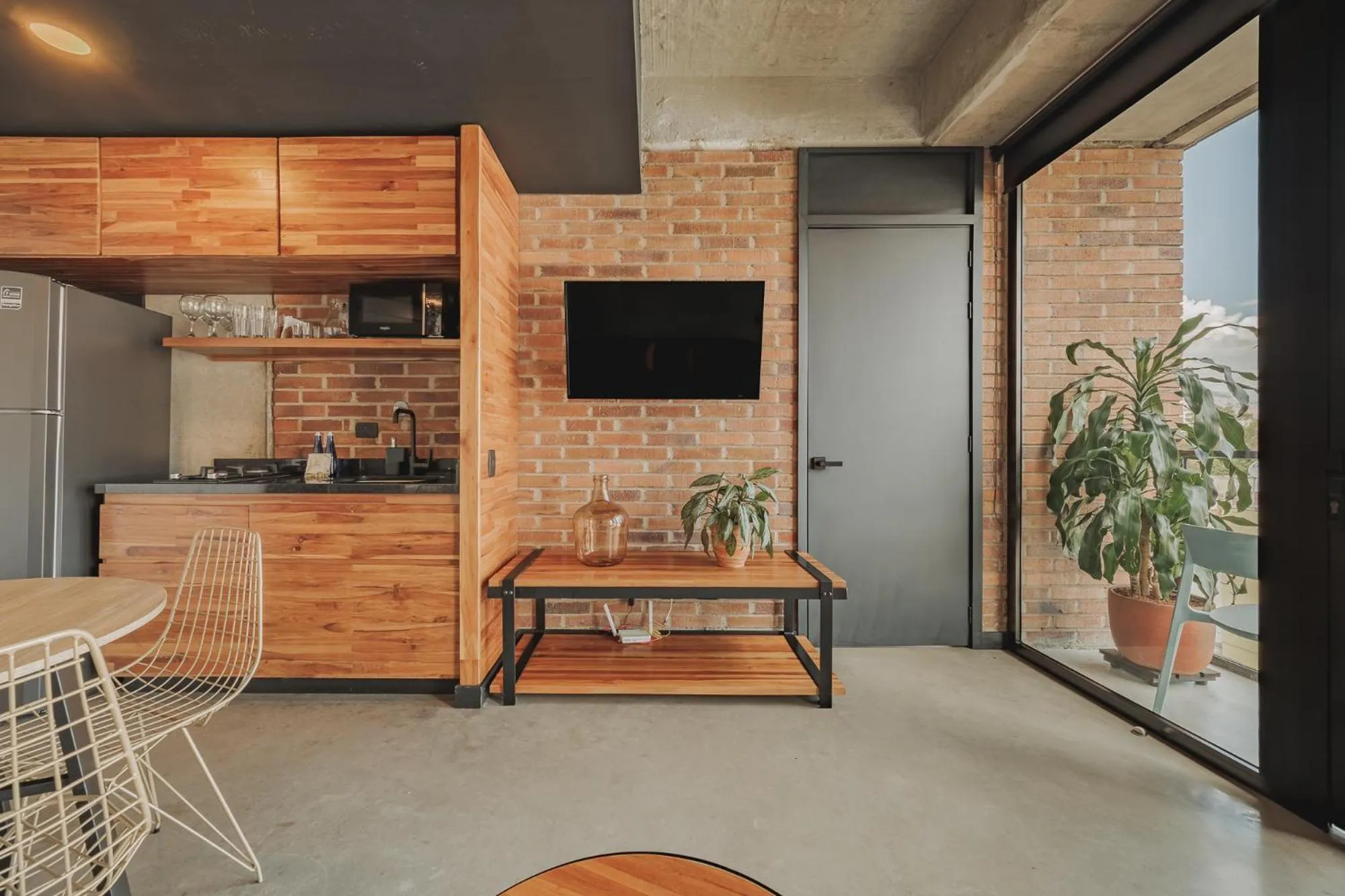 TV and multimedia in Hotel 3450 Living Lofts