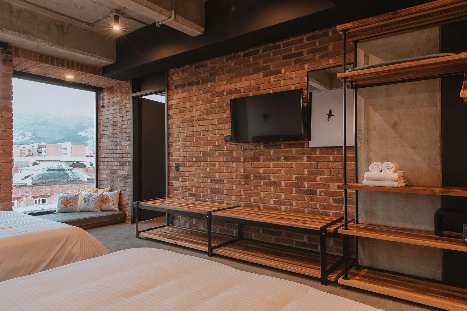 TV and multimedia, Bed in Hotel 3450 Living Lofts