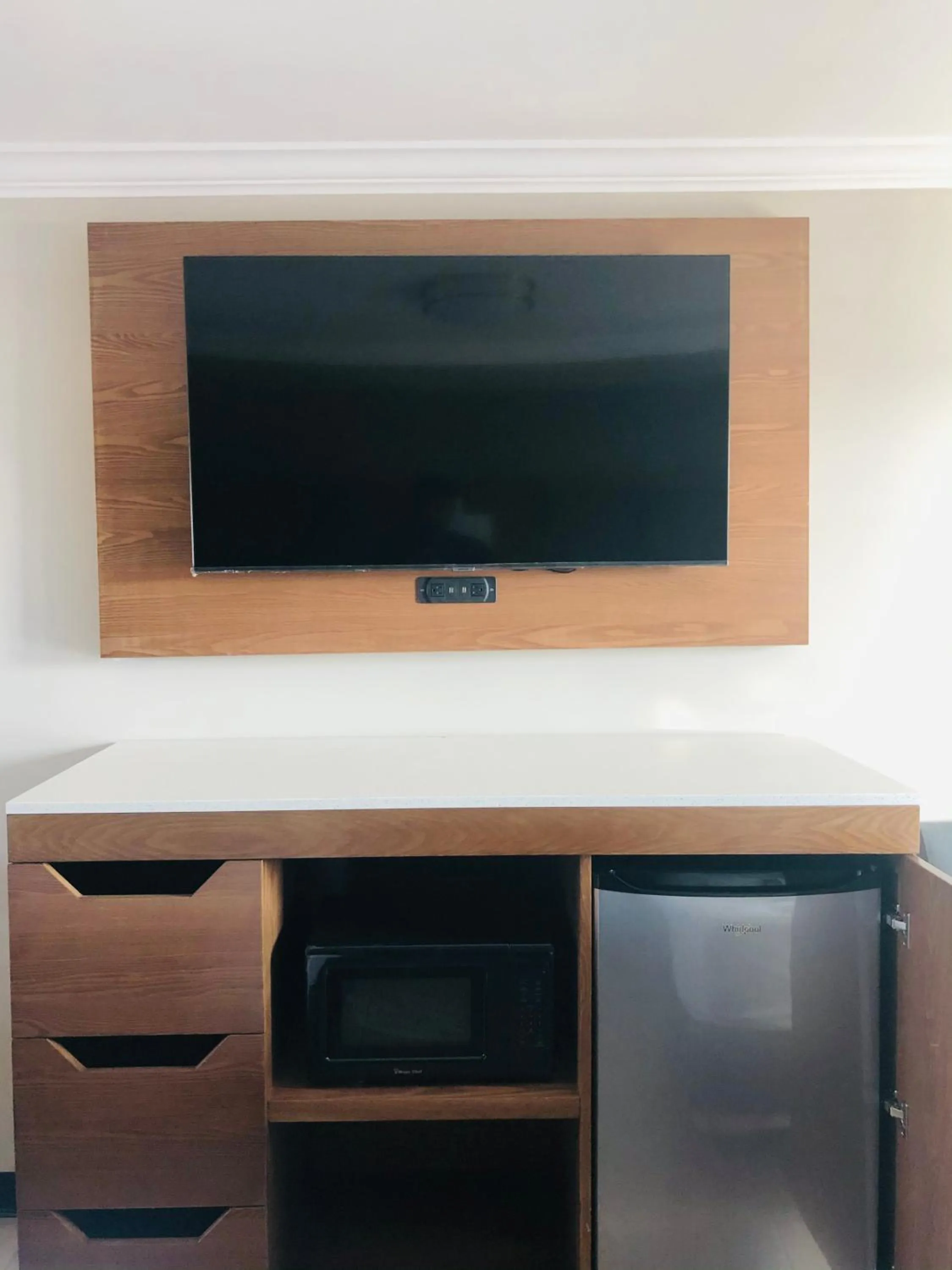 TV and multimedia in Coastal Sands Inn