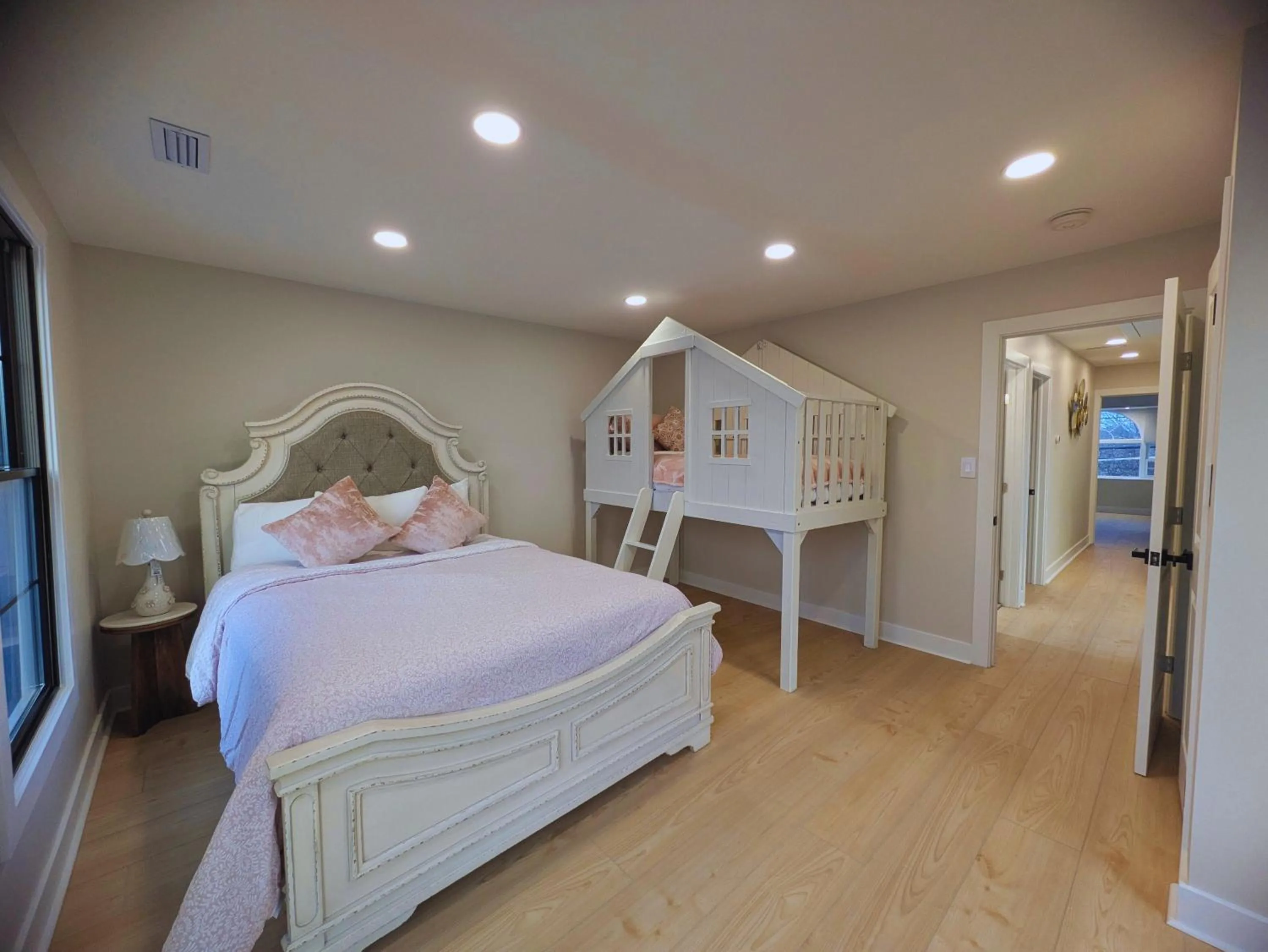 Bed in Coastal Sands Inn