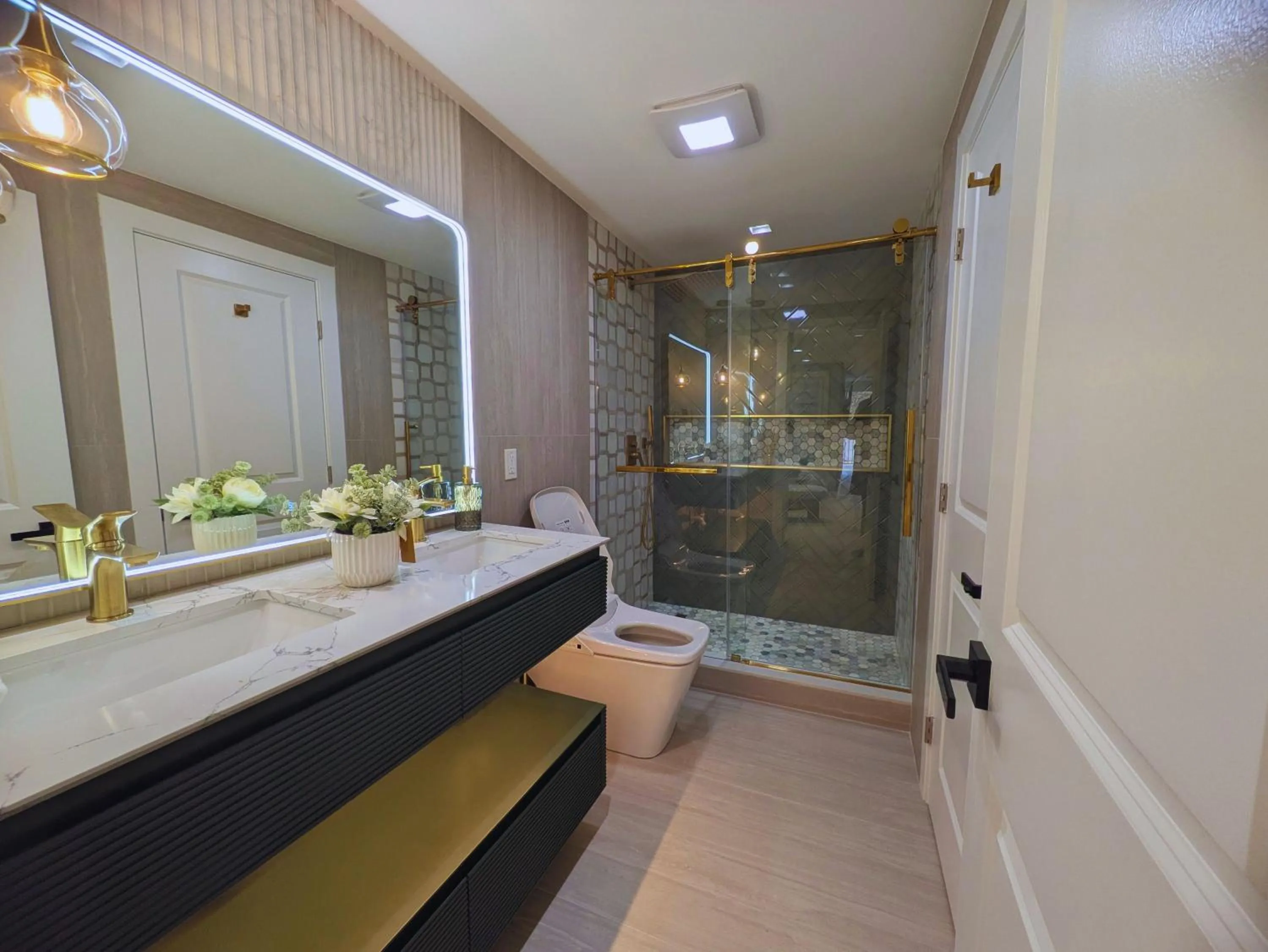 Shower in Coastal Sands Inn