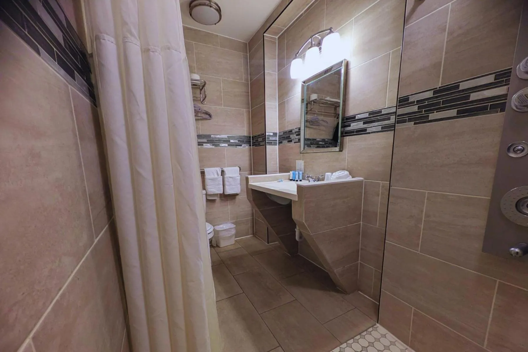 Shower in Coastal Sands Inn