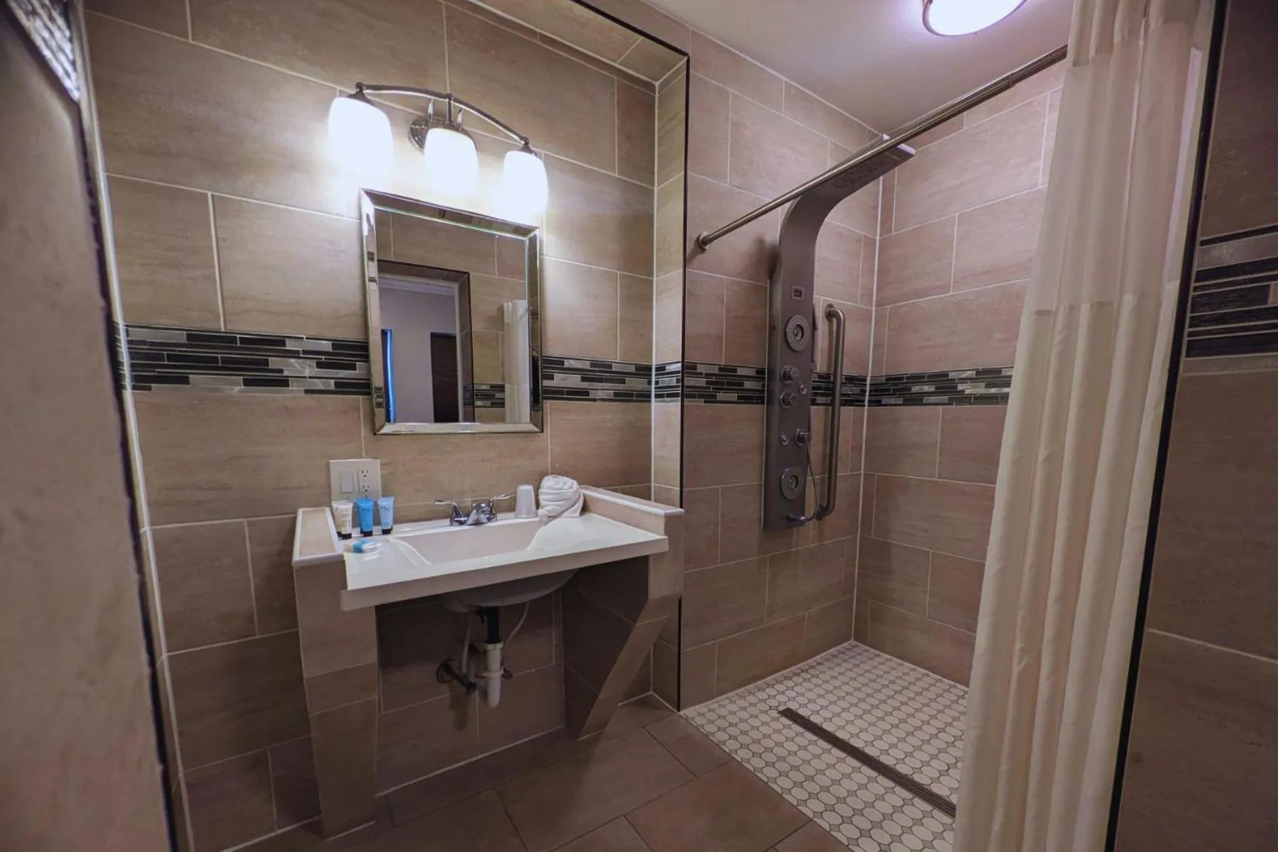 Shower in Coastal Sands Inn