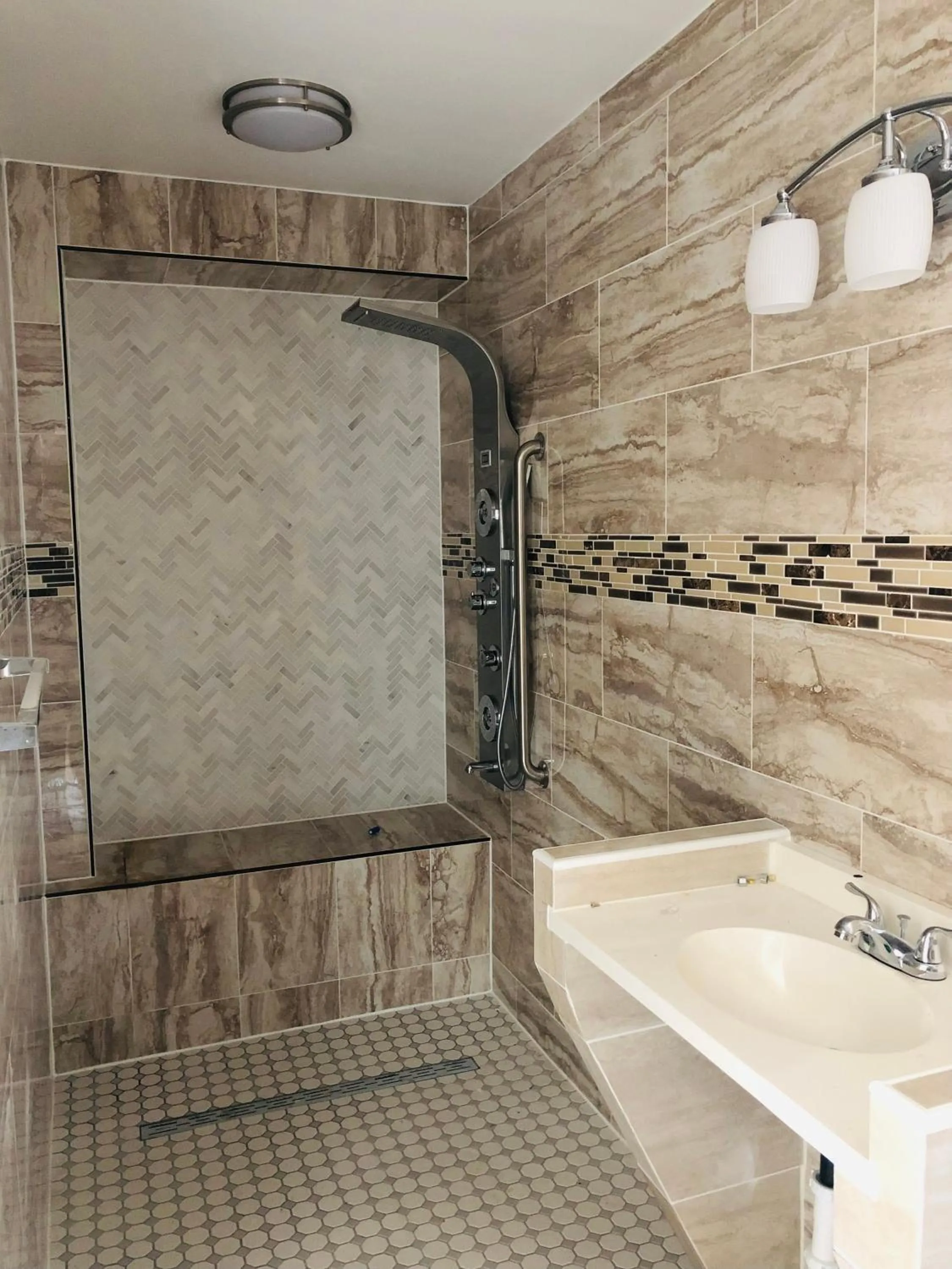 Shower in Coastal Sands Inn