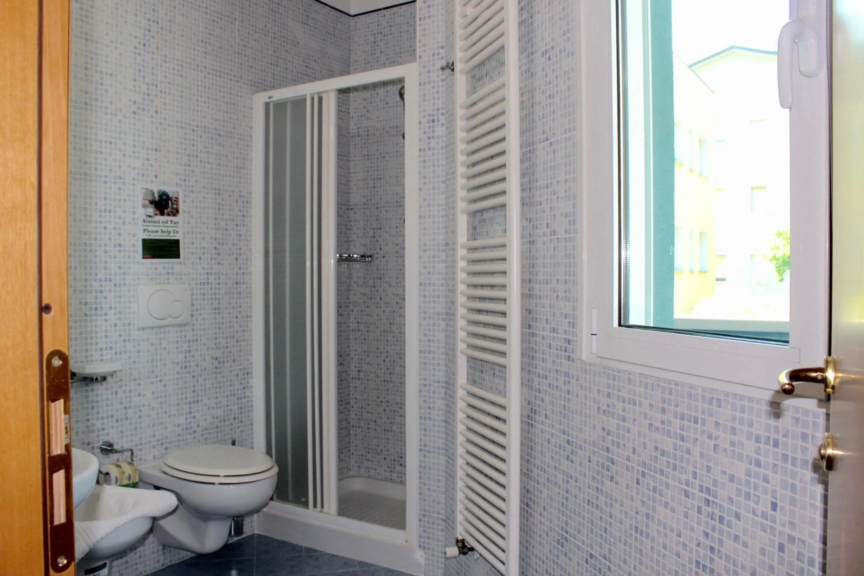 Shower in Hotel Jole