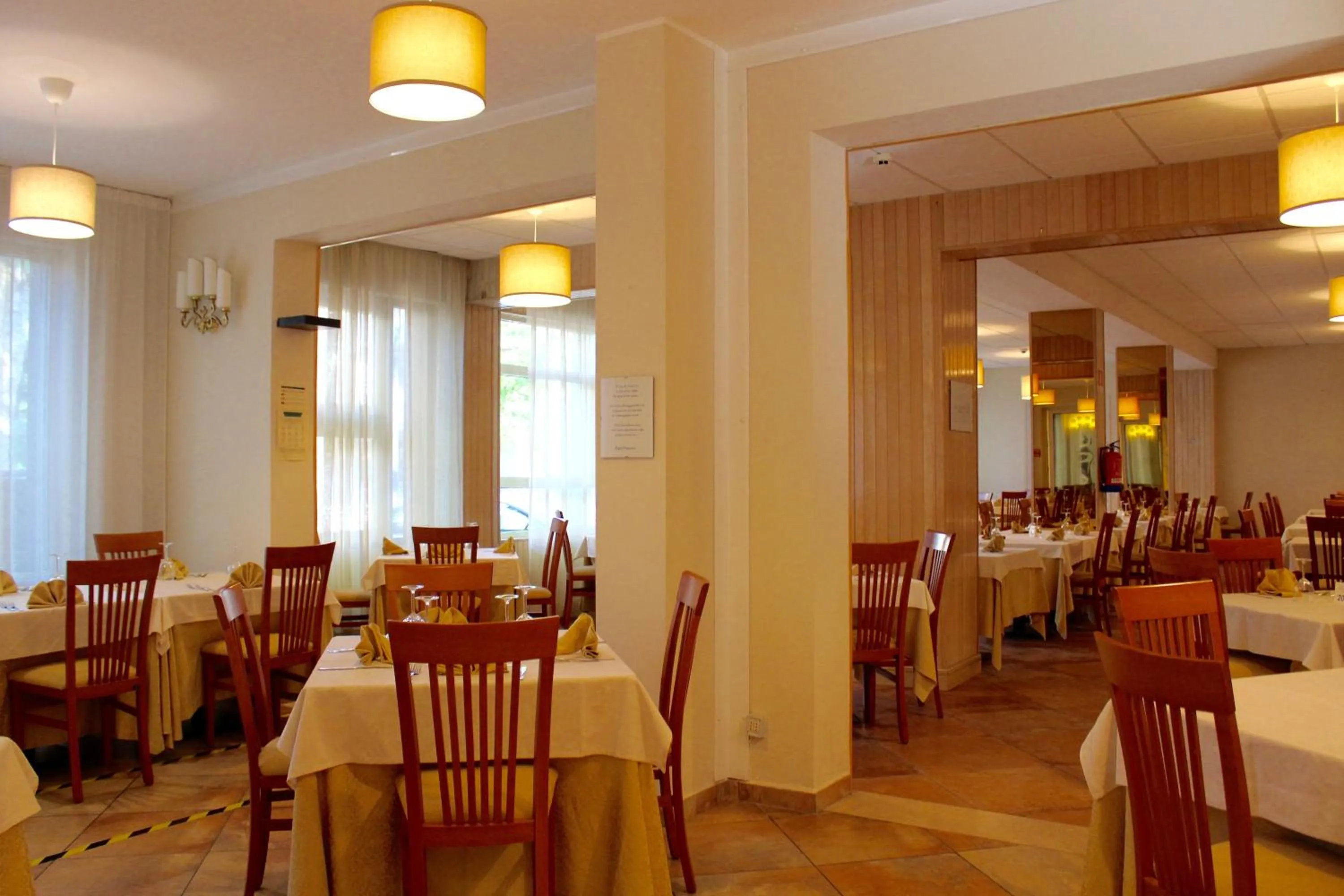 Restaurant/places to eat in Hotel Jole
