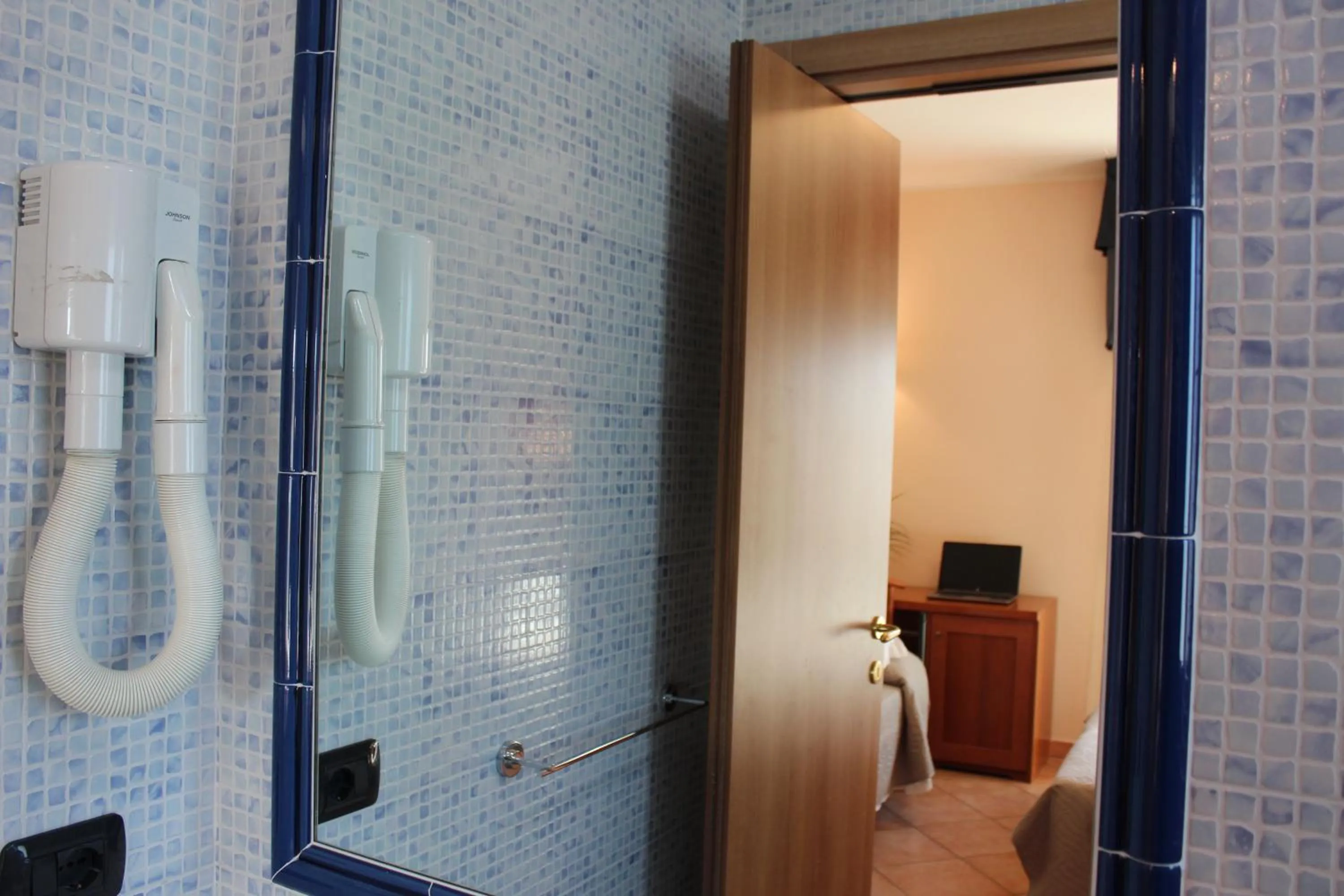 Shower in Hotel Jole