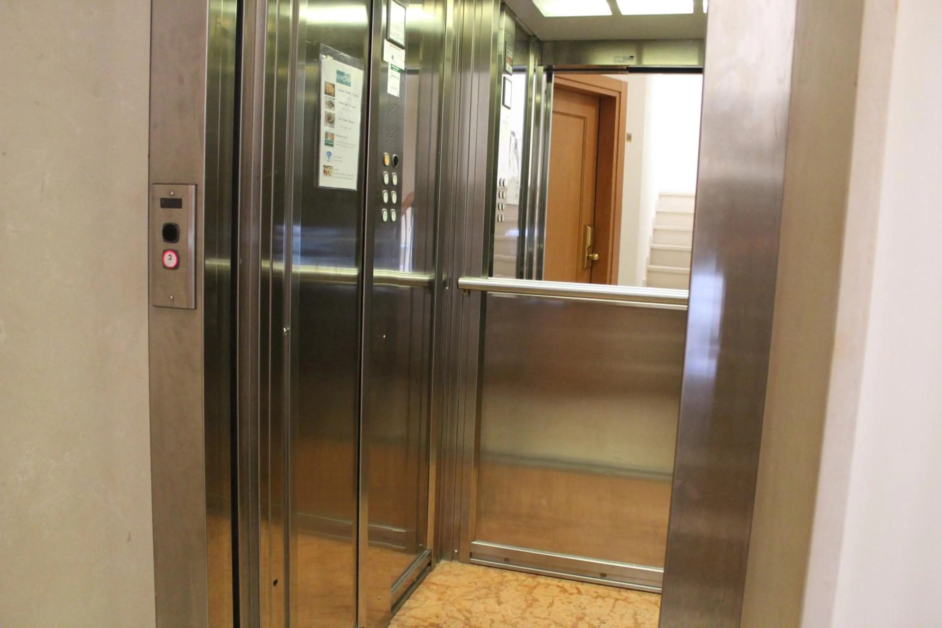elevator in Hotel Jole