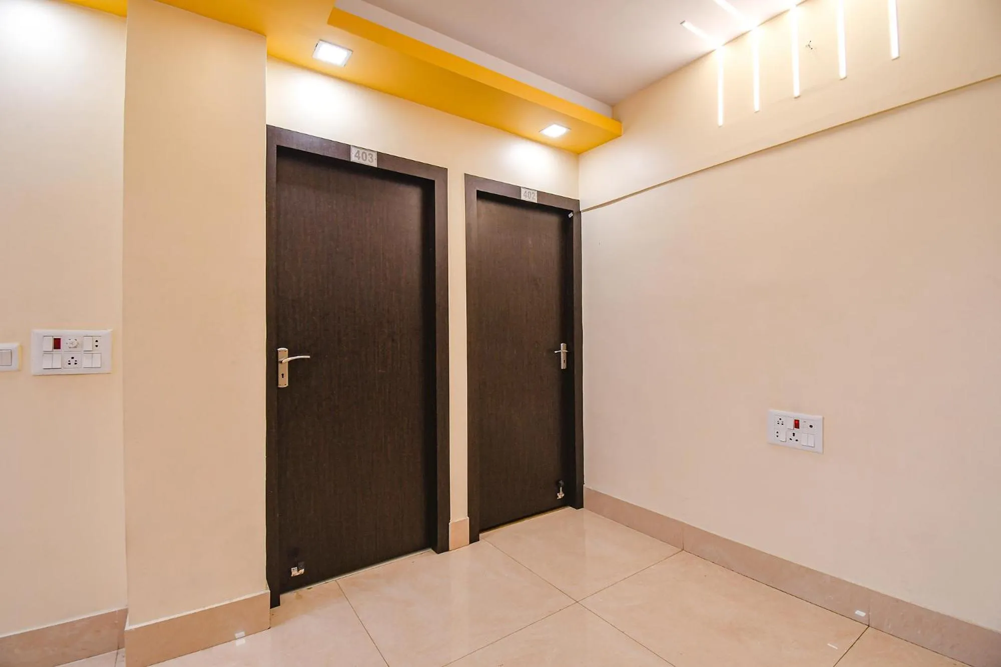 Lobby or reception in FabHotel New Annapurna Plaza - Nr Axis Mall