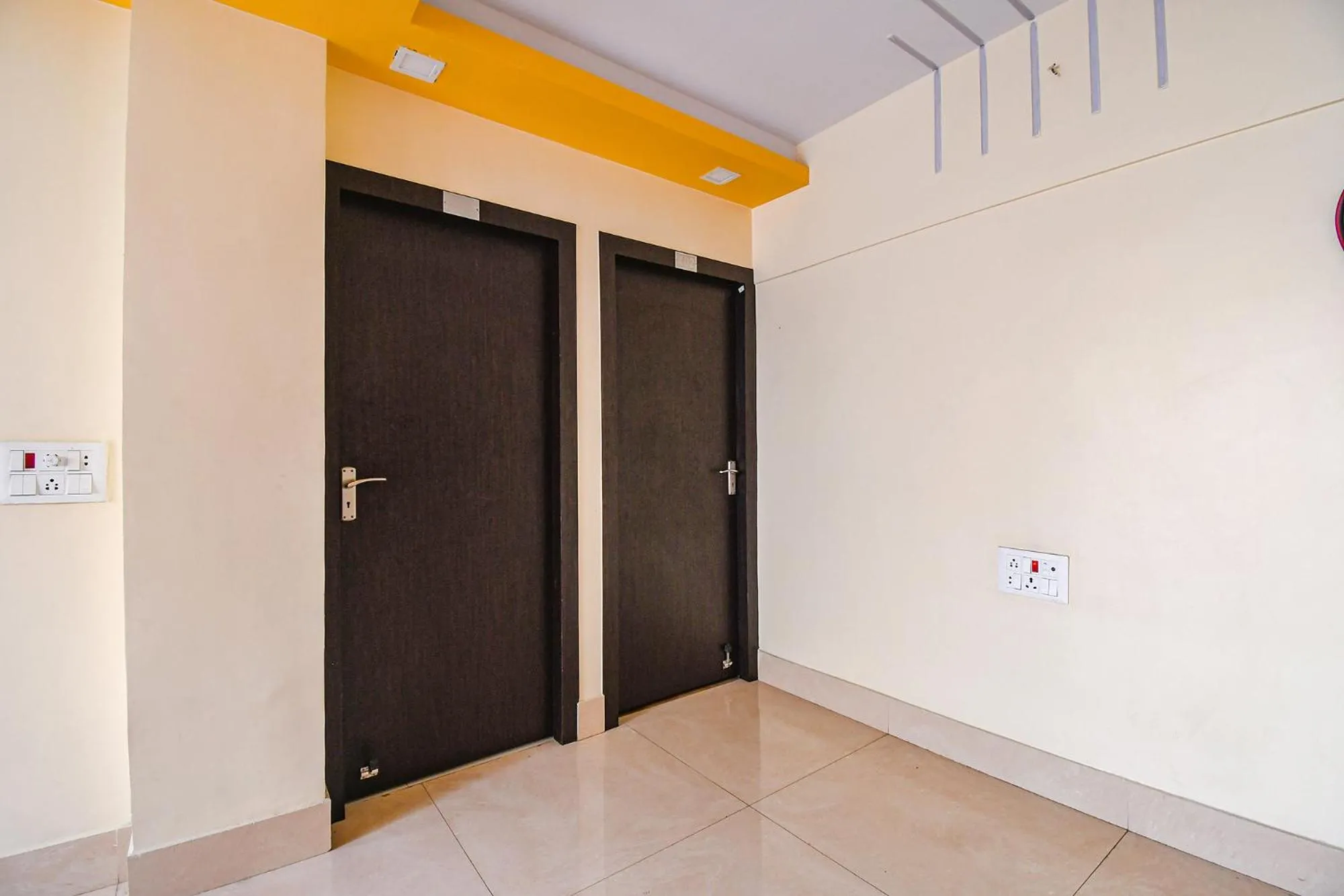 Lobby or reception in FabHotel New Annapurna Plaza - Nr Axis Mall