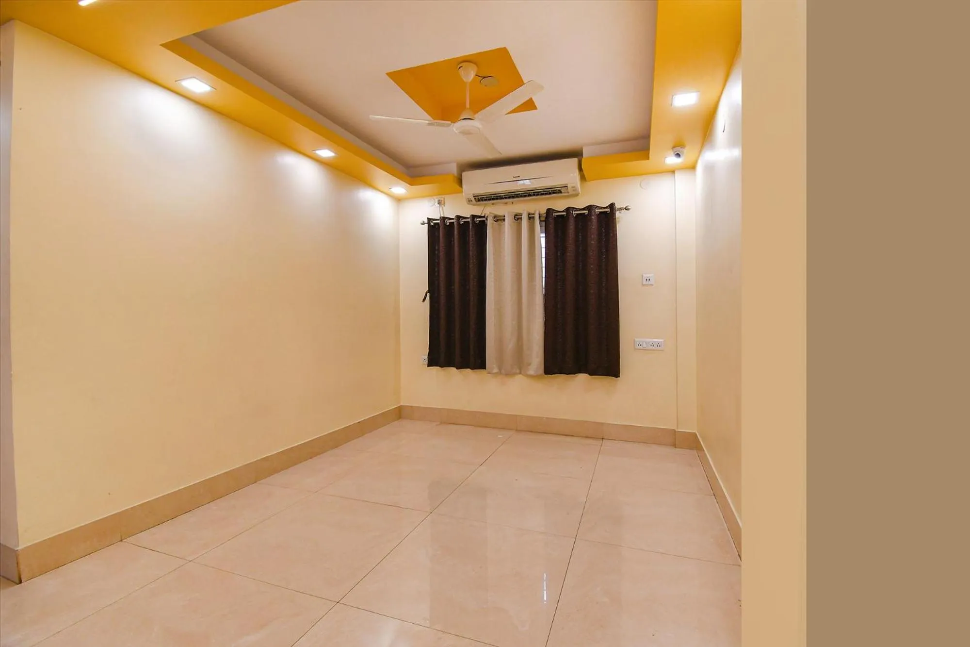 Lobby or reception in FabHotel New Annapurna Plaza - Nr Axis Mall