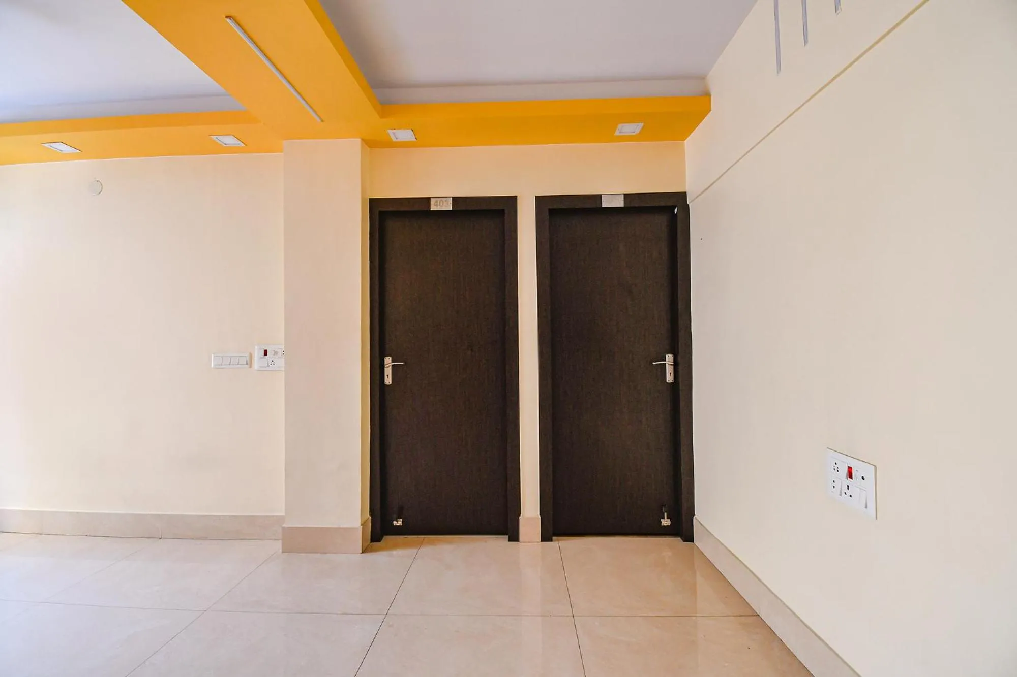 Lobby or reception in FabHotel New Annapurna Plaza - Nr Axis Mall