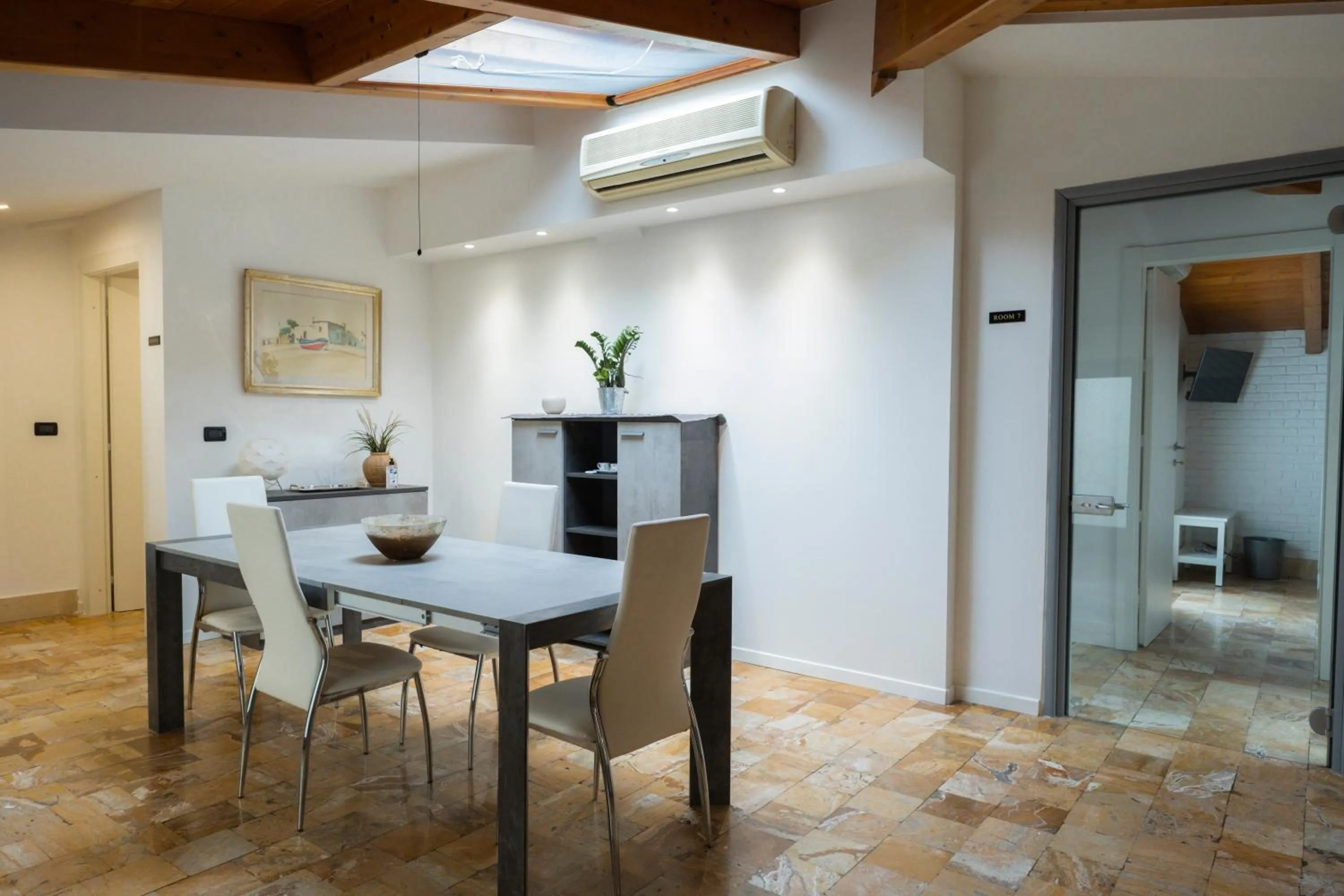 Dining area in B&B Palazzo Storico Di Nicola