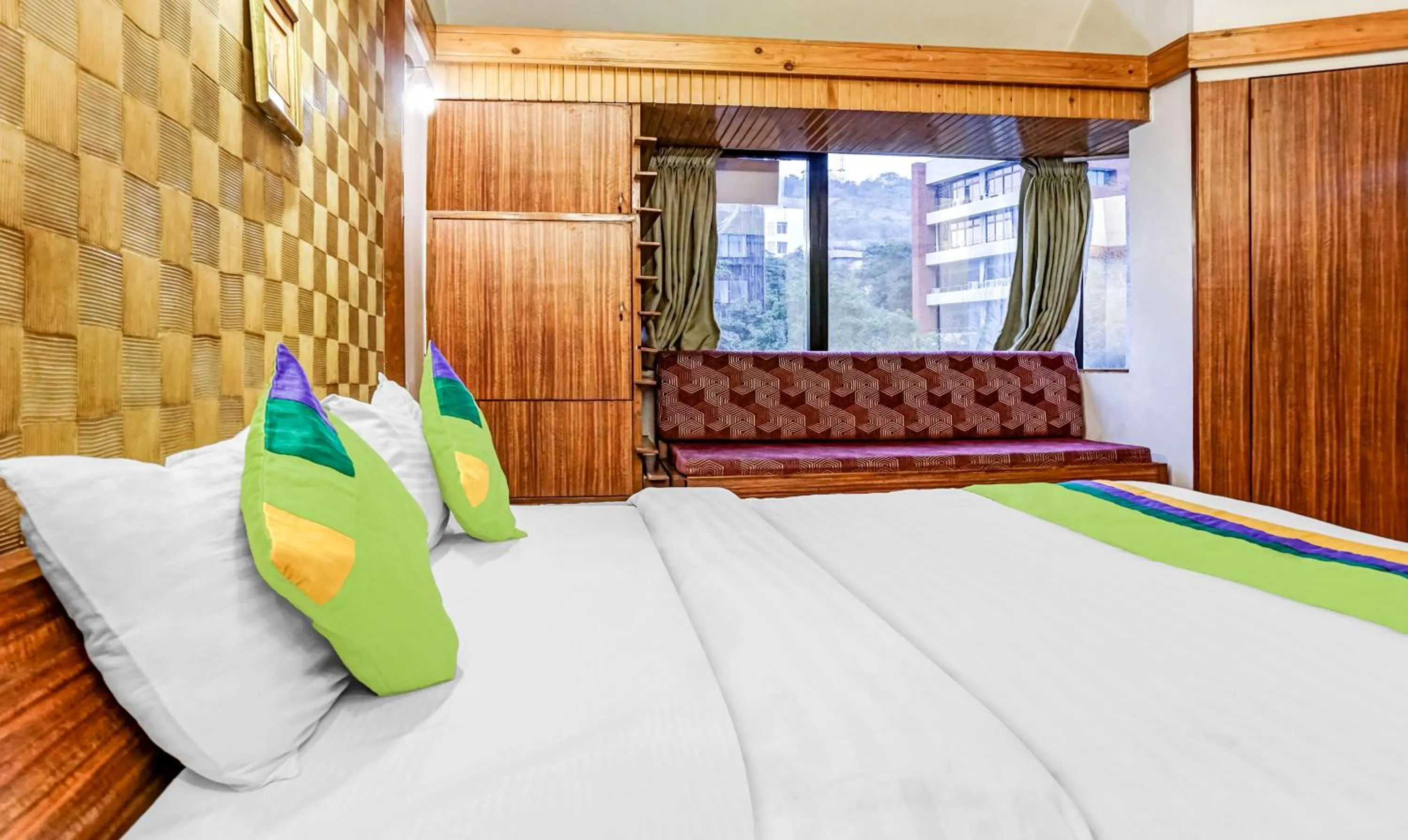 Bedroom, Bed in Treebo Sahara Shivaji Nagar