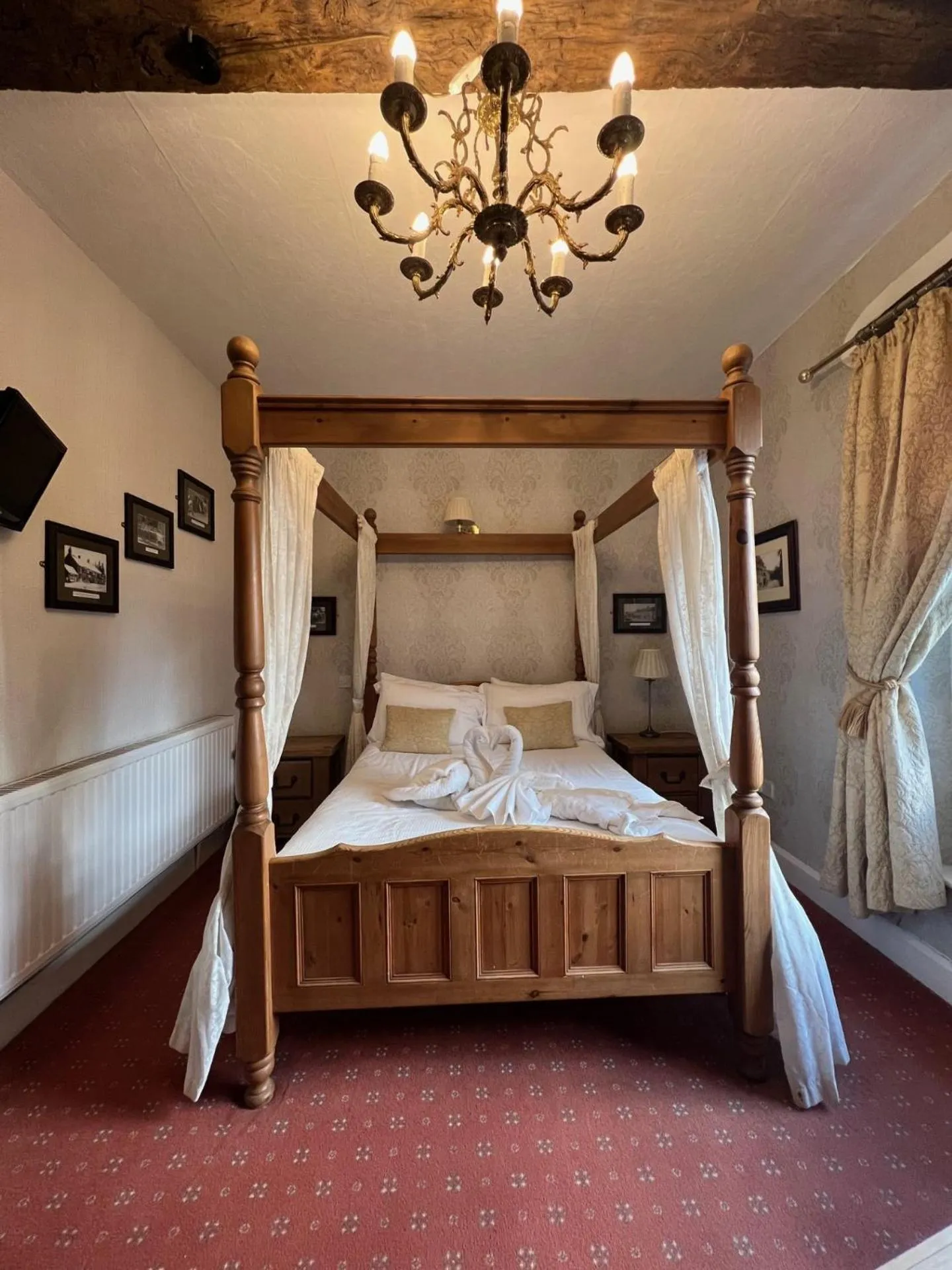 Bed in Old Hall Hotel Hope