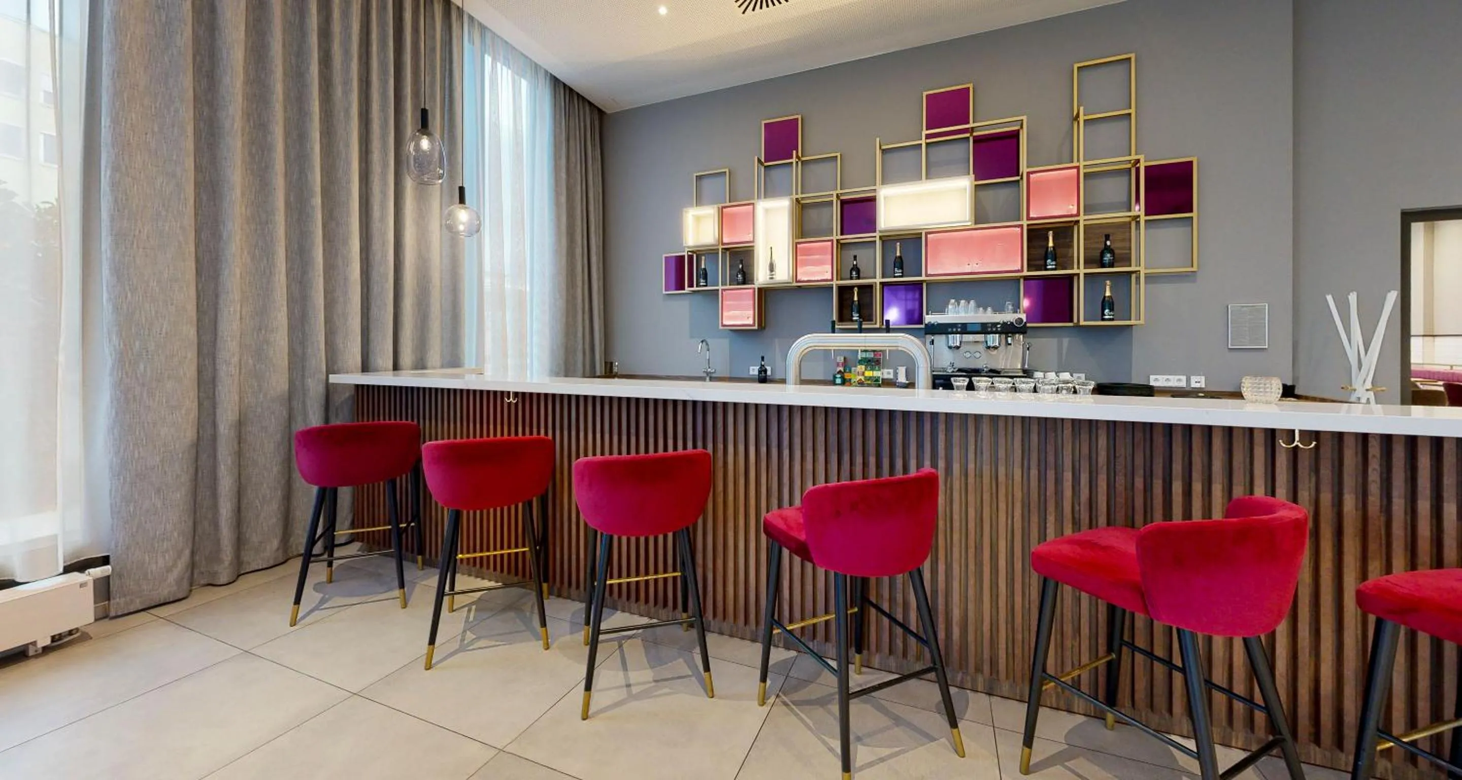 Lounge or bar in PLAZA Premium München