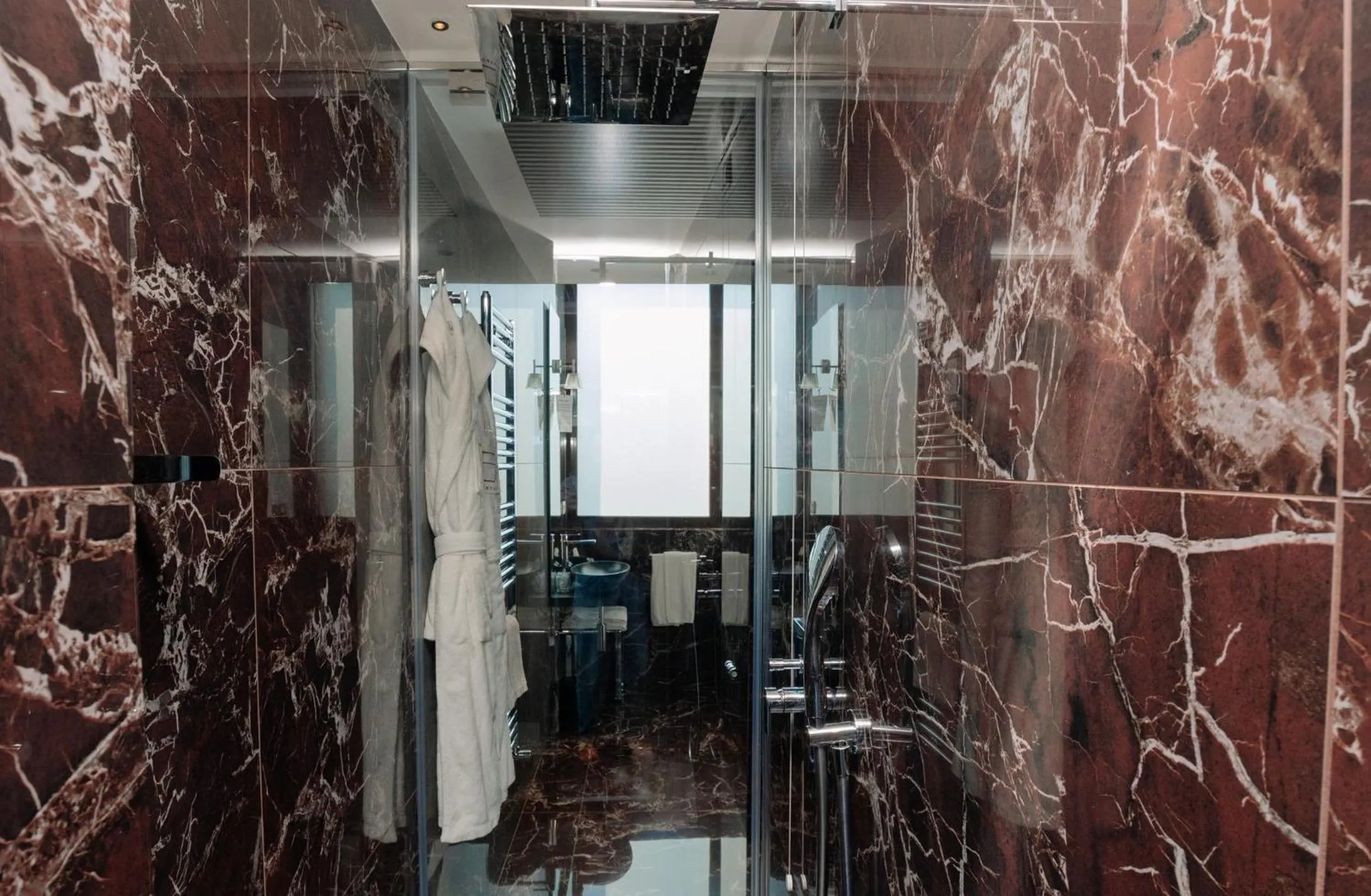 Bathroom in 10 KEYS MILANO