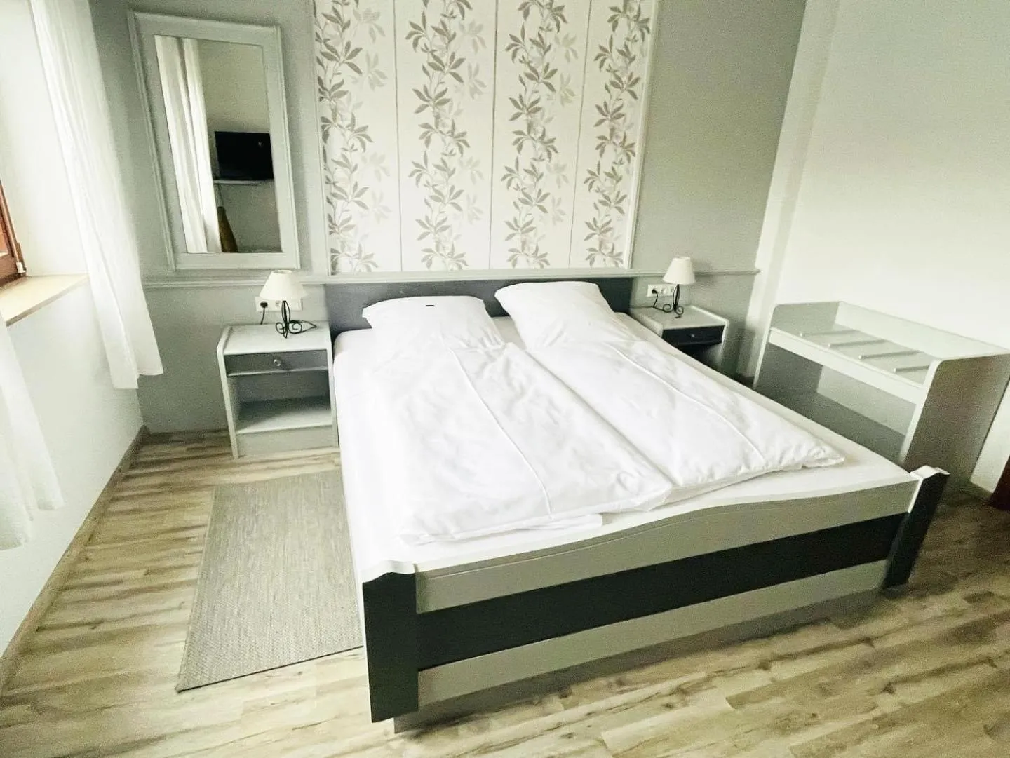 Photo of the whole room, Bed in Bayerischer Hof