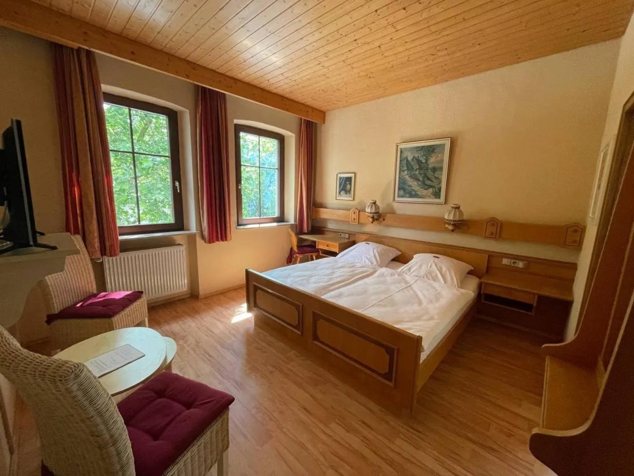 Photo of the whole room, Bed in Bayerischer Hof