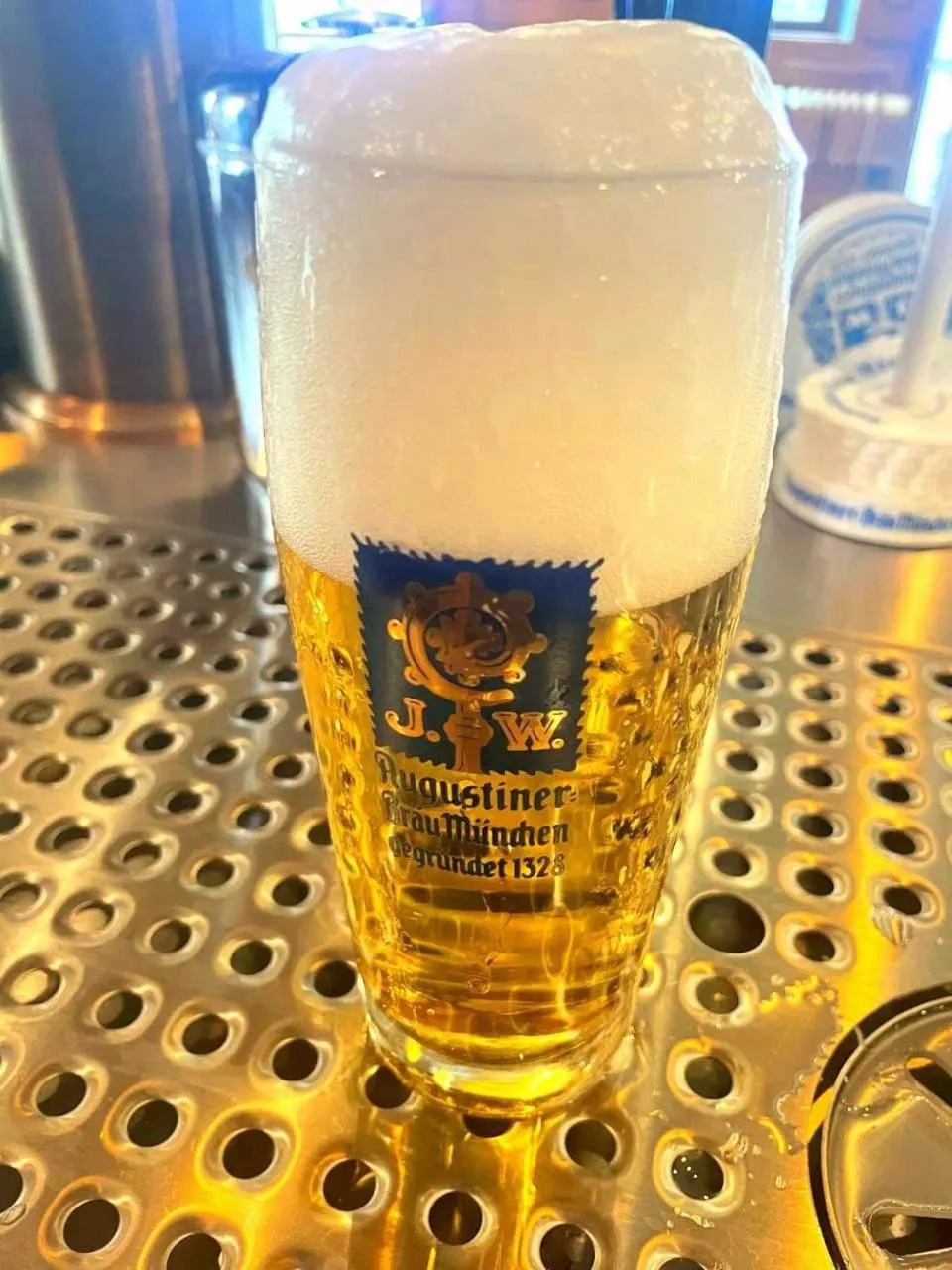 Restaurant/places to eat in Bayerischer Hof