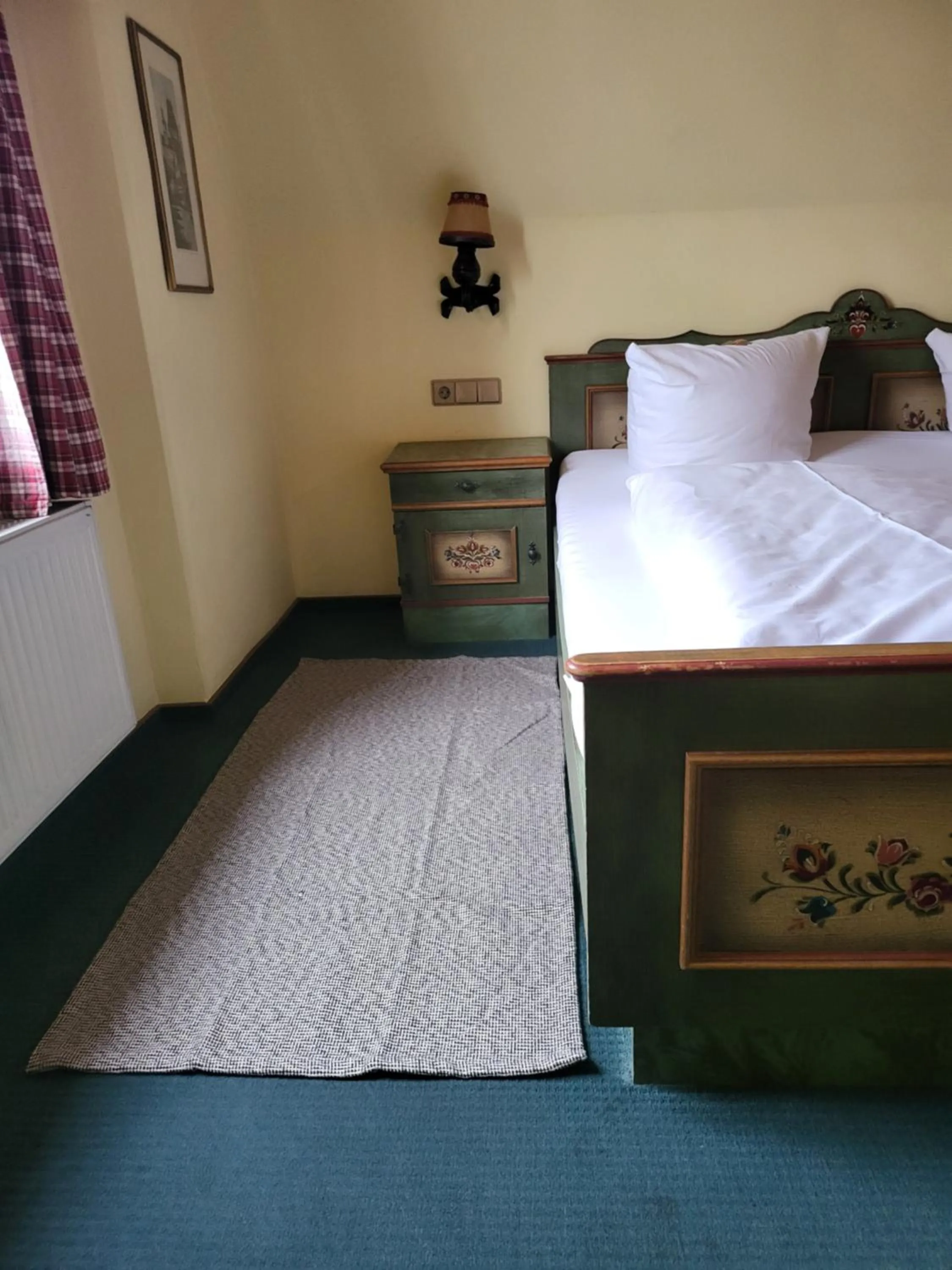 Photo of the whole room, Bed in Bayerischer Hof