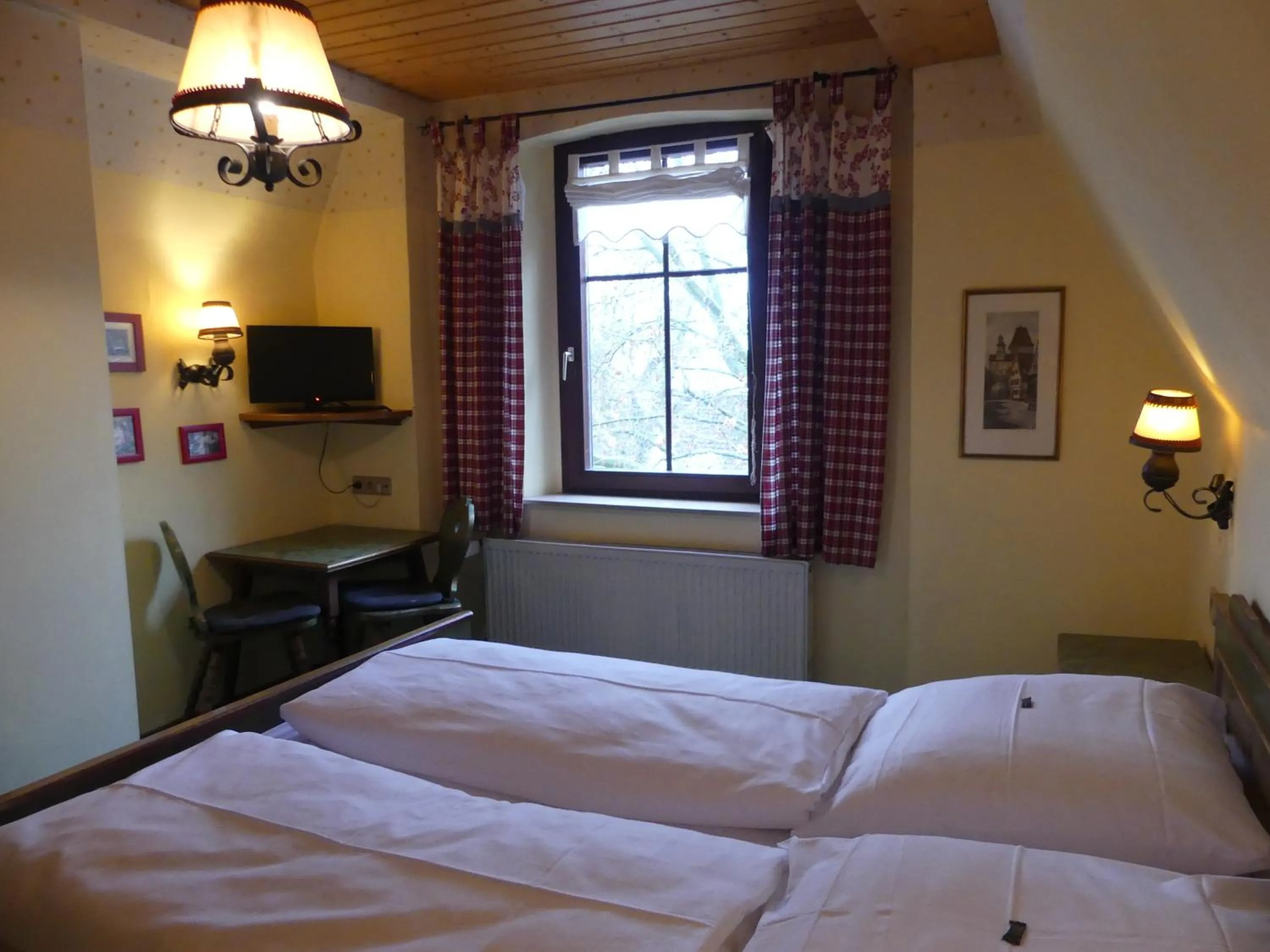 Seating area, Bed in Bayerischer Hof