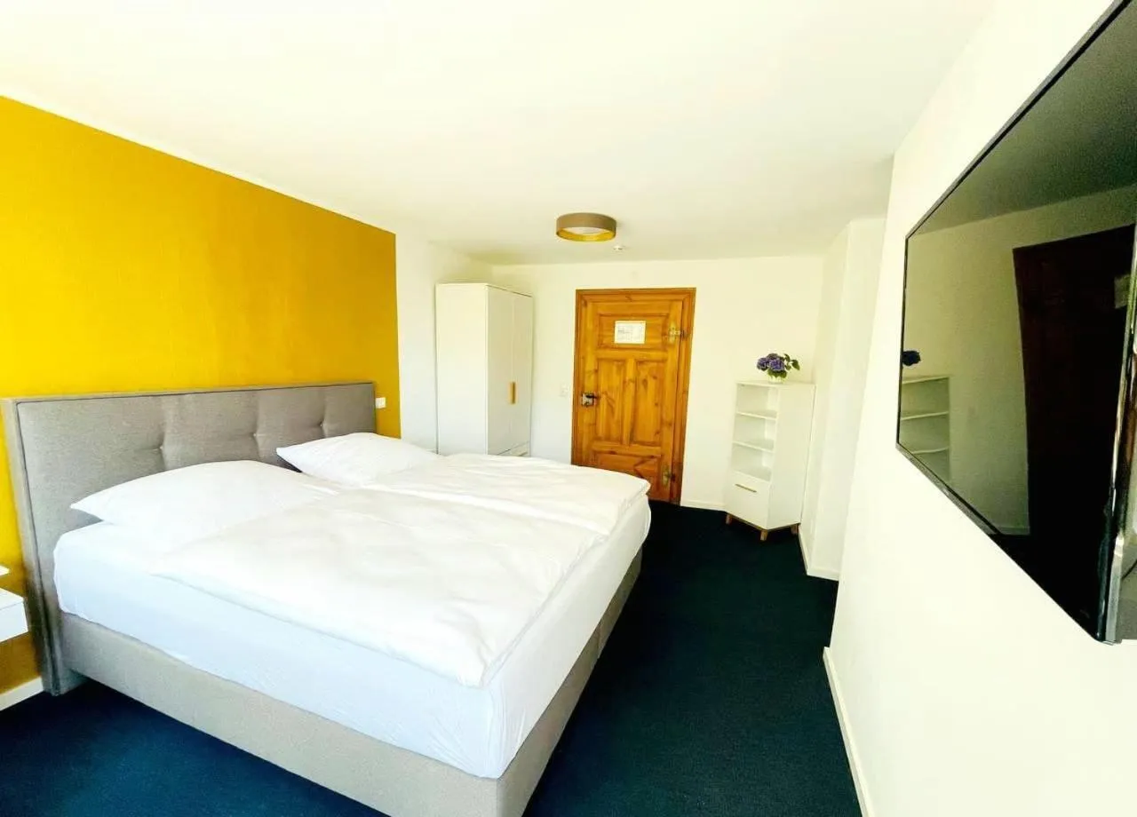 Bedroom, Bed in Bayerischer Hof