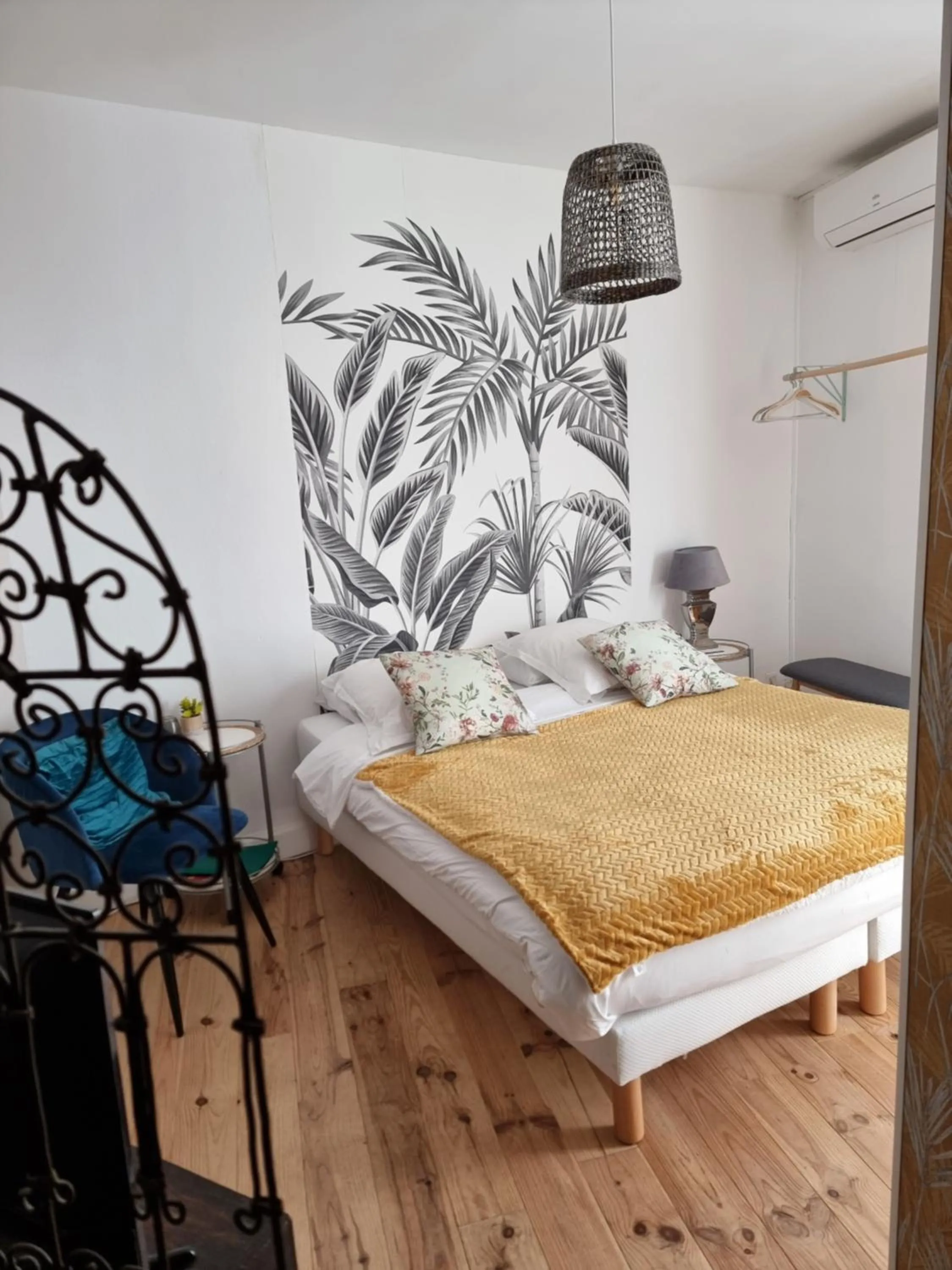 Bedroom, Bed in Le 9 en Cuisine