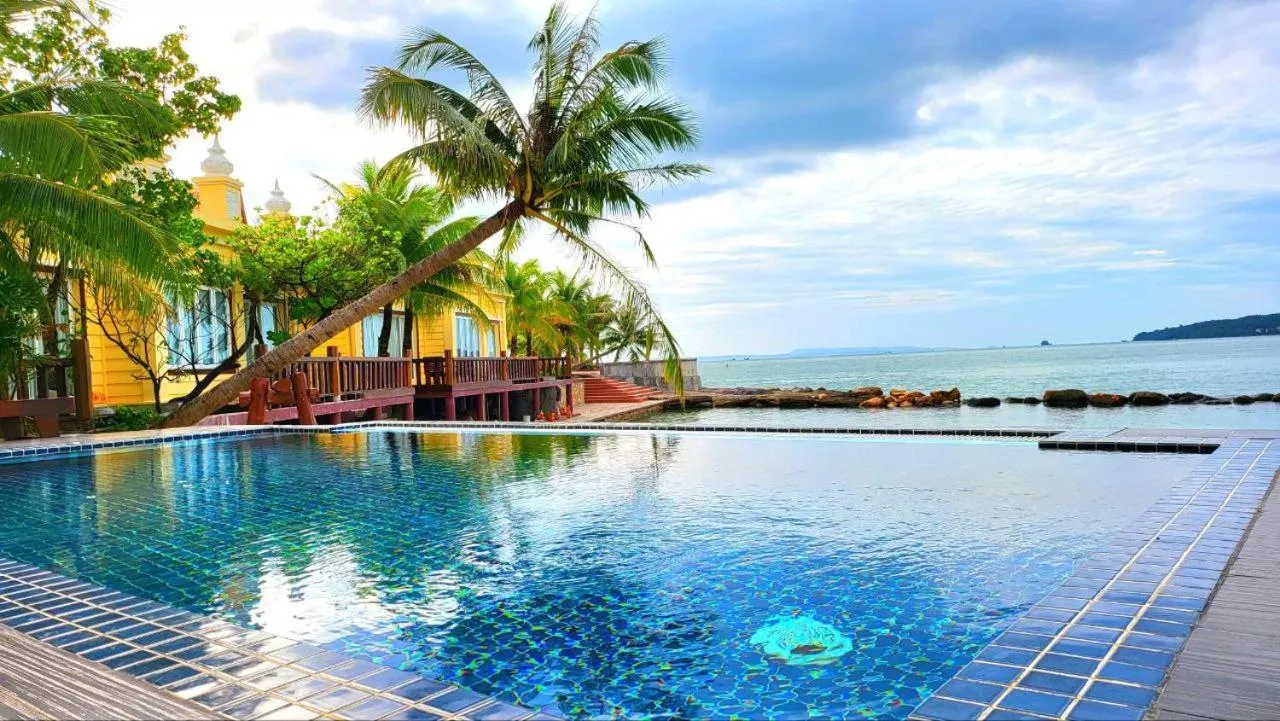 Swimming pool in Try Palace Resort Sihanoukville