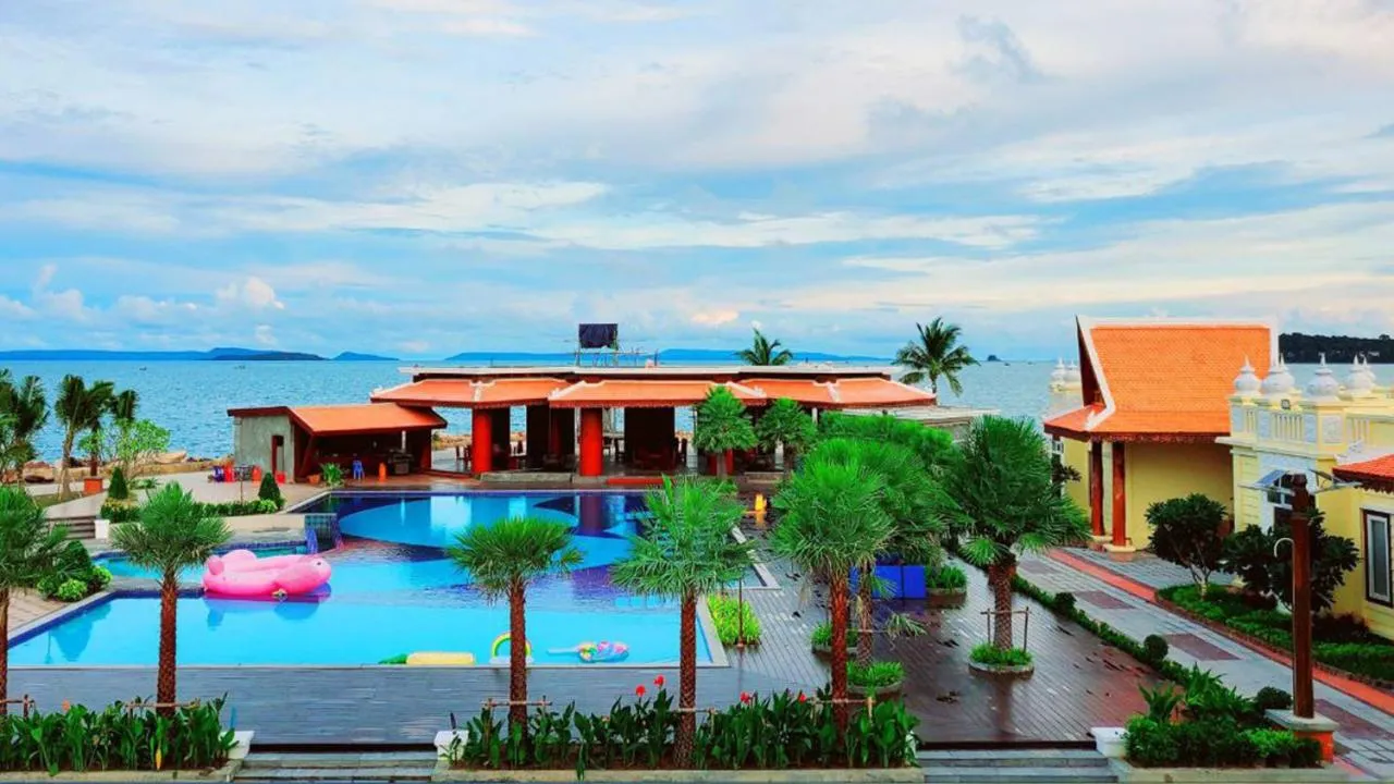 Swimming pool in Try Palace Resort Sihanoukville