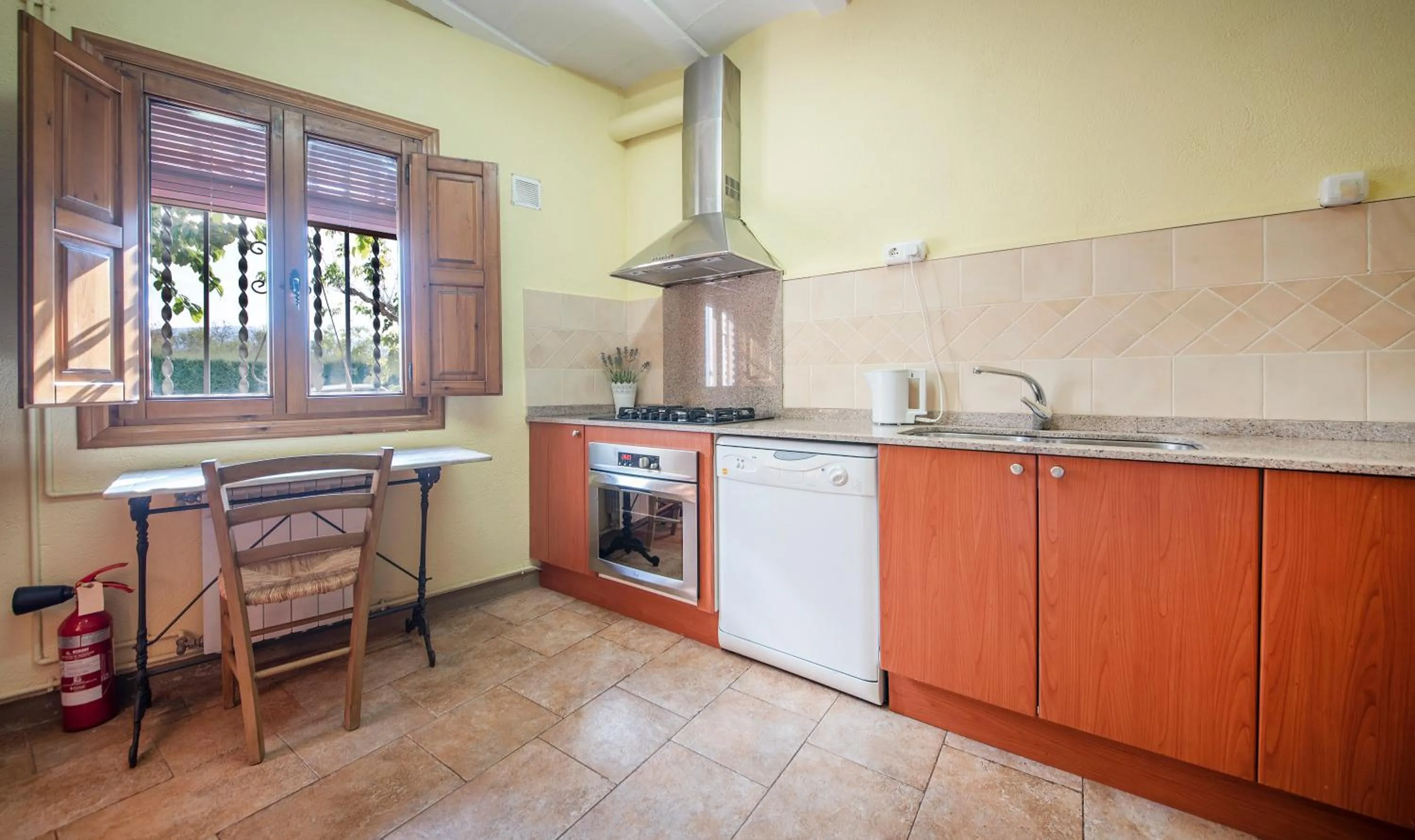 Kitchen or kitchenette in Cal Giral II