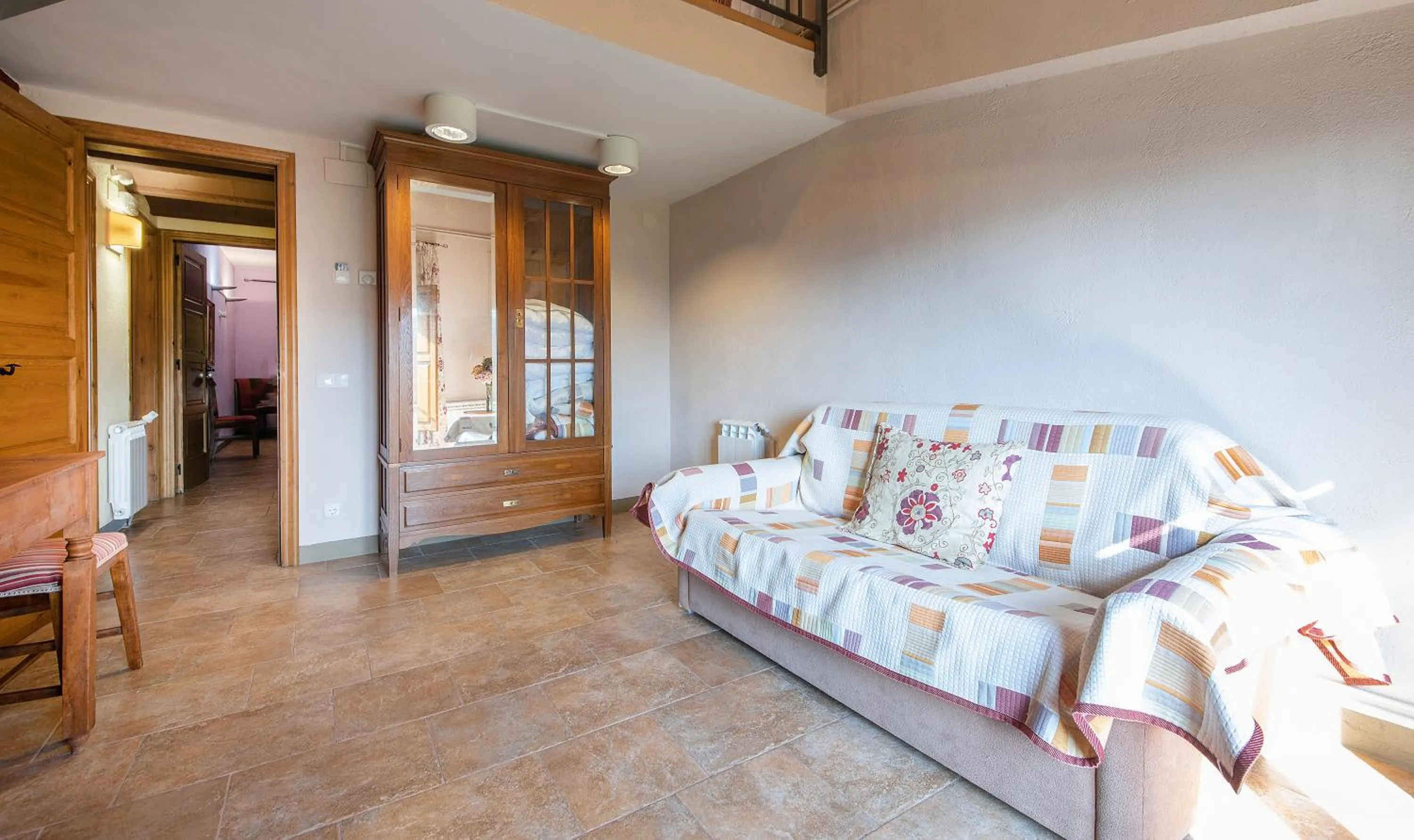 Photo of the whole room, Bed in Cal Giral II