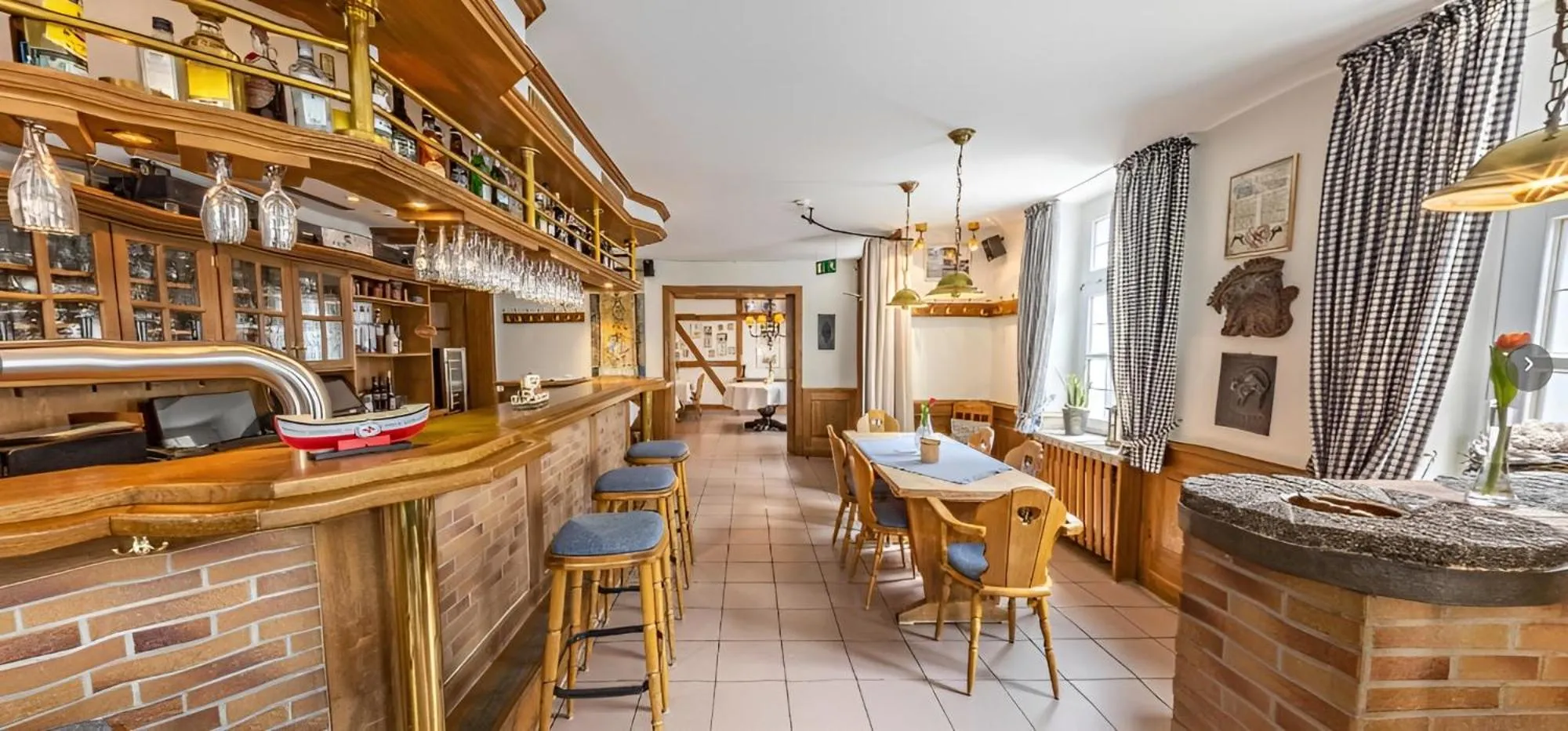 Restaurant/places to eat in Hotel Samson