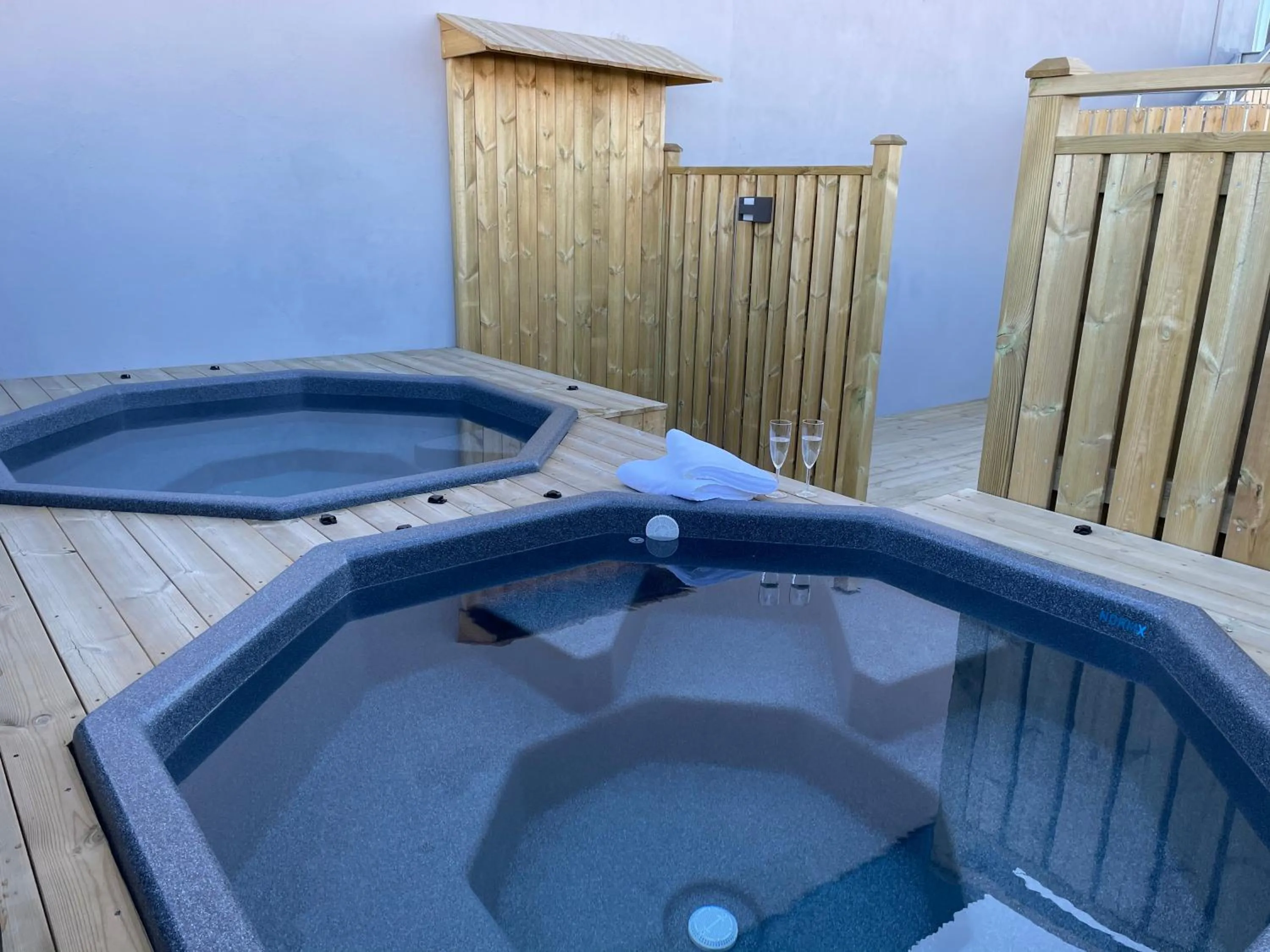 Hot Tub in North Apartments Suites
