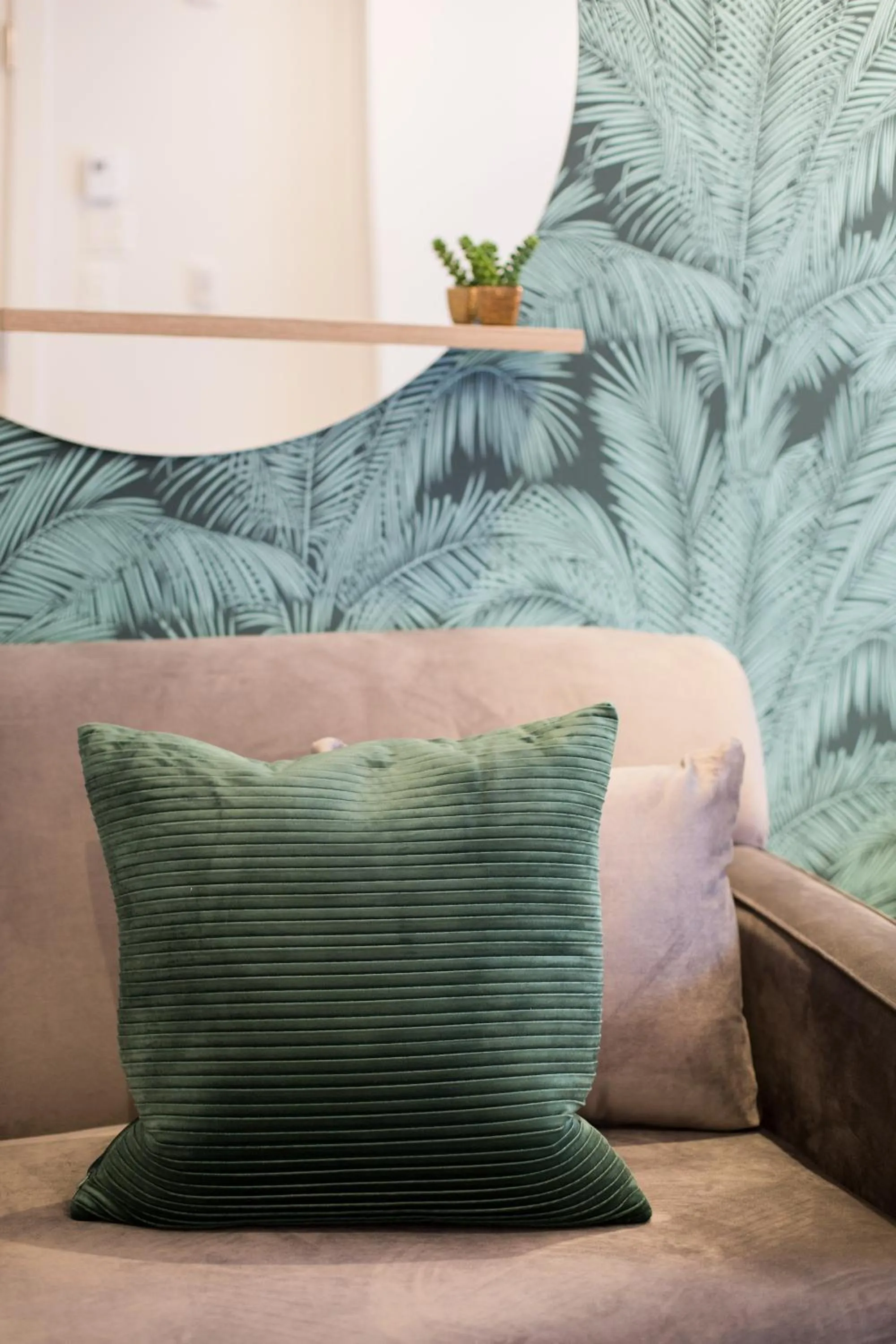 Blue Tropics Studio in Little Italy with kitchen by Den Stays