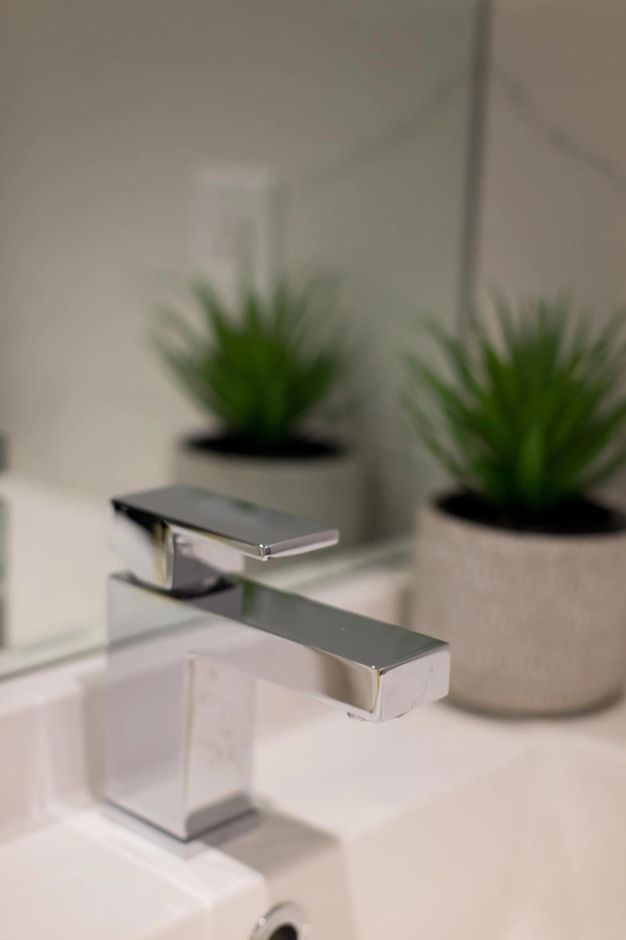 Blue Tropics Studio in Little Italy with kitchen by Den Stays