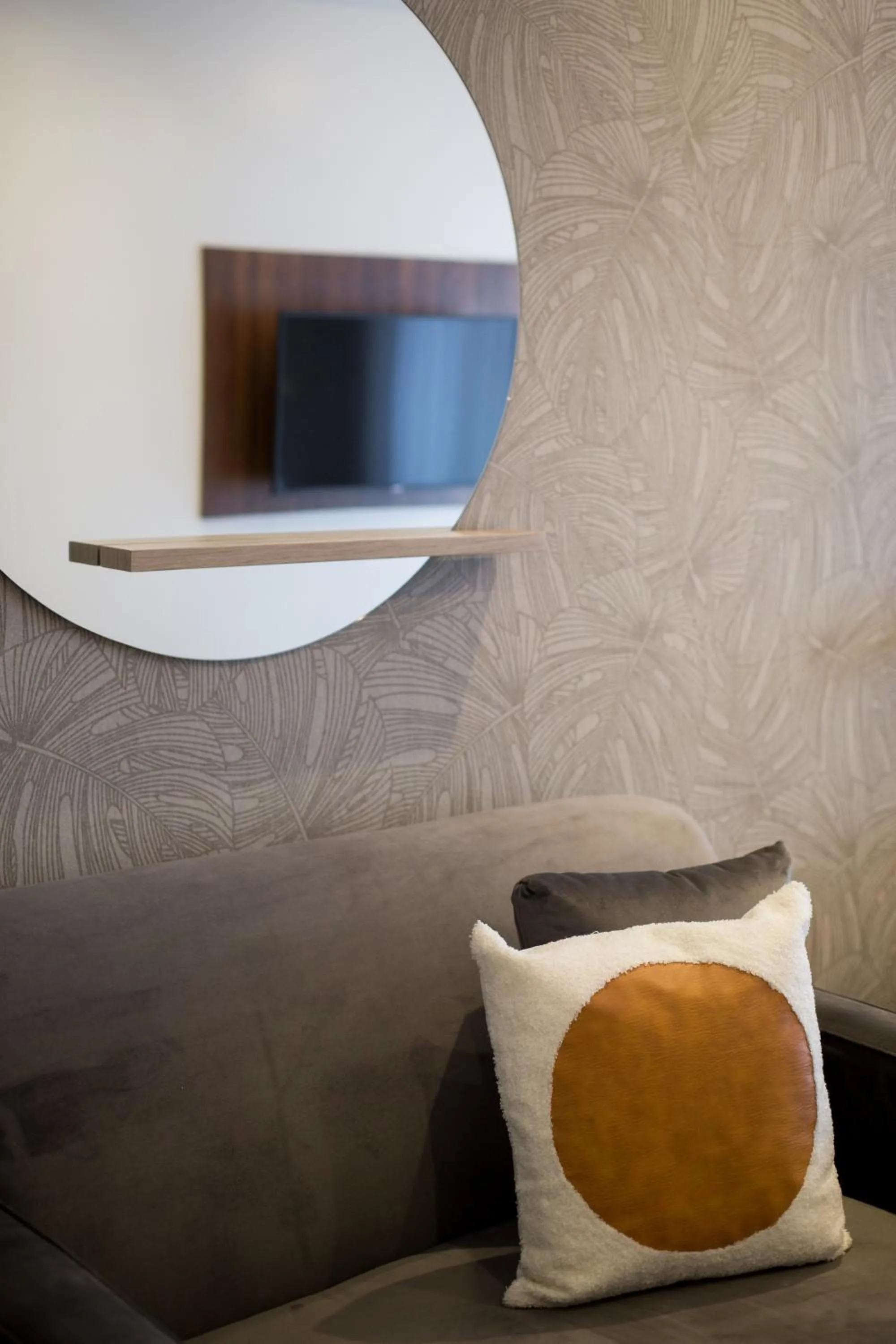 Scandinavian Studio with Full Kitchen and Bath by Den Stays