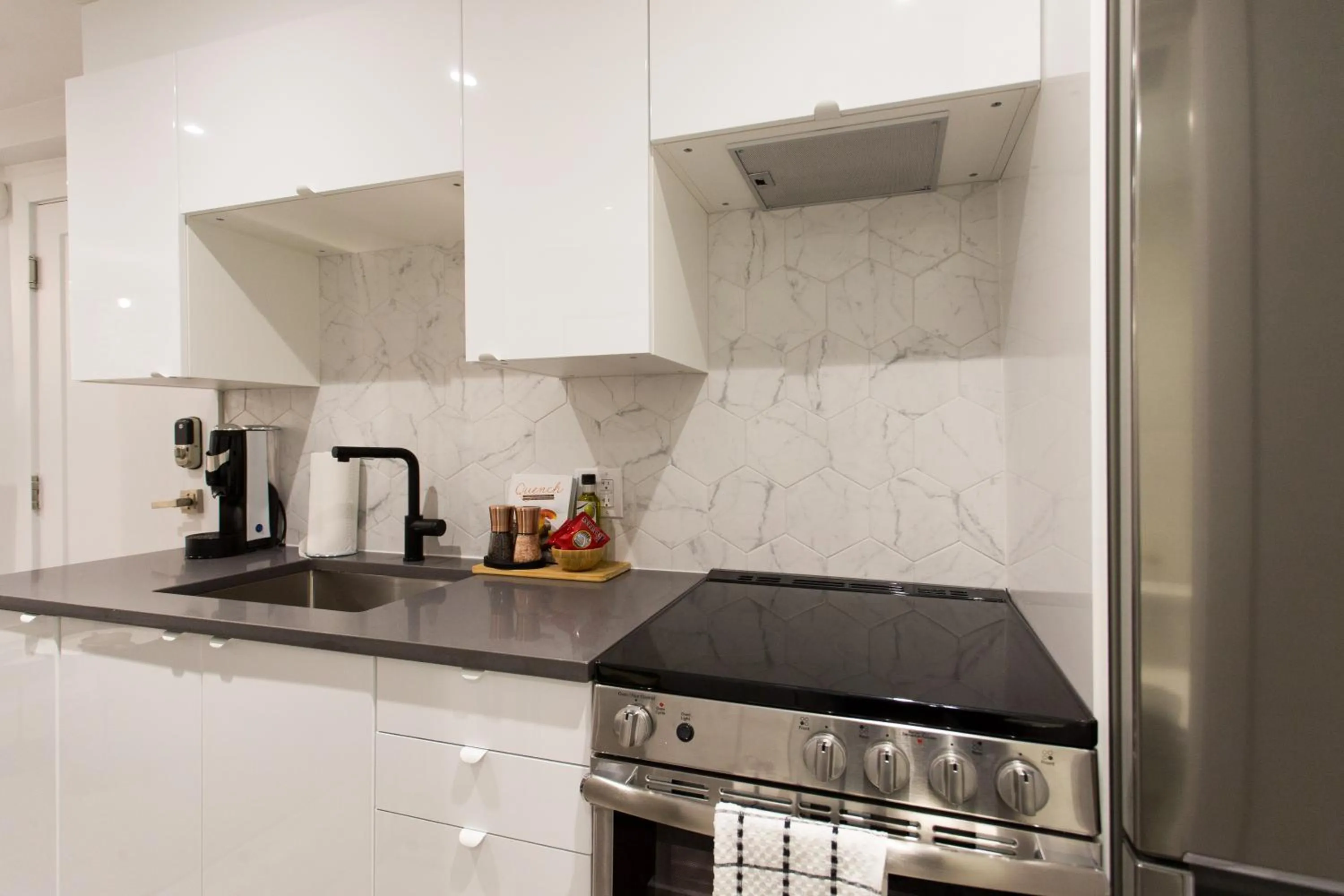 16 Studio Apartment-Hotel in Little Italy by Den Stays