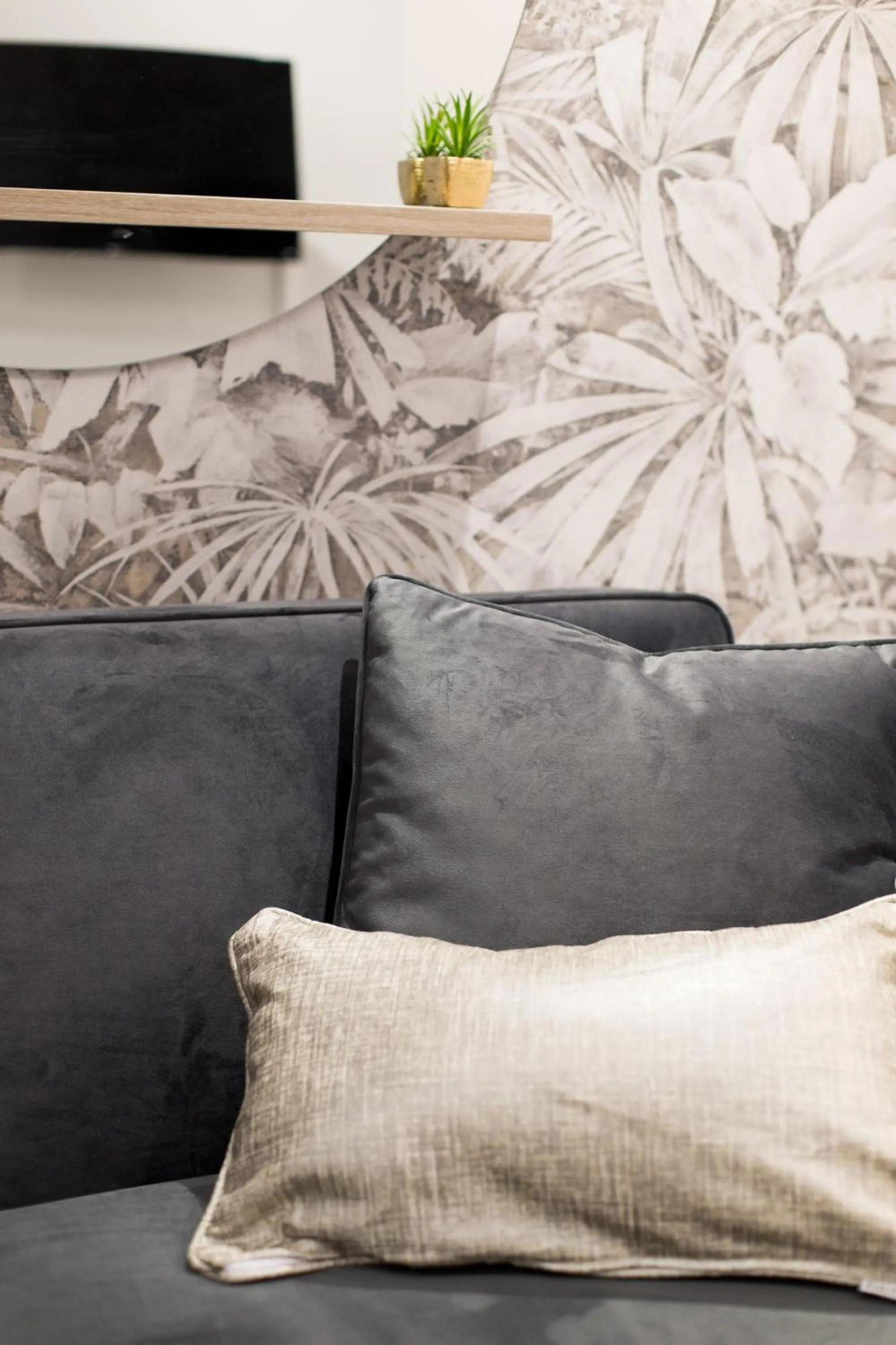 16 Studio Apartment-Hotel in Little Italy by Den Stays