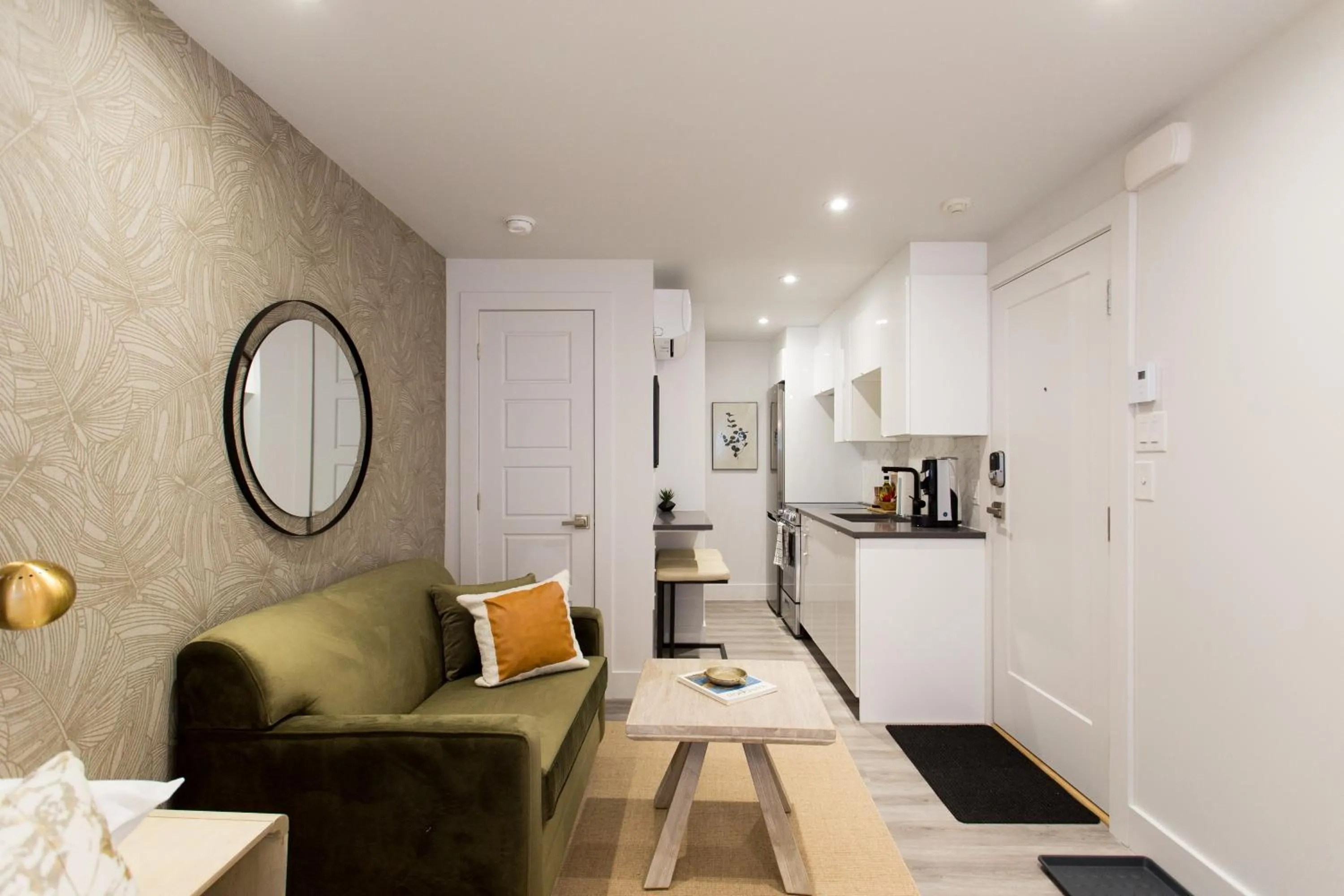 16 Studio Apartment-Hotel in Little Italy by Den Stays