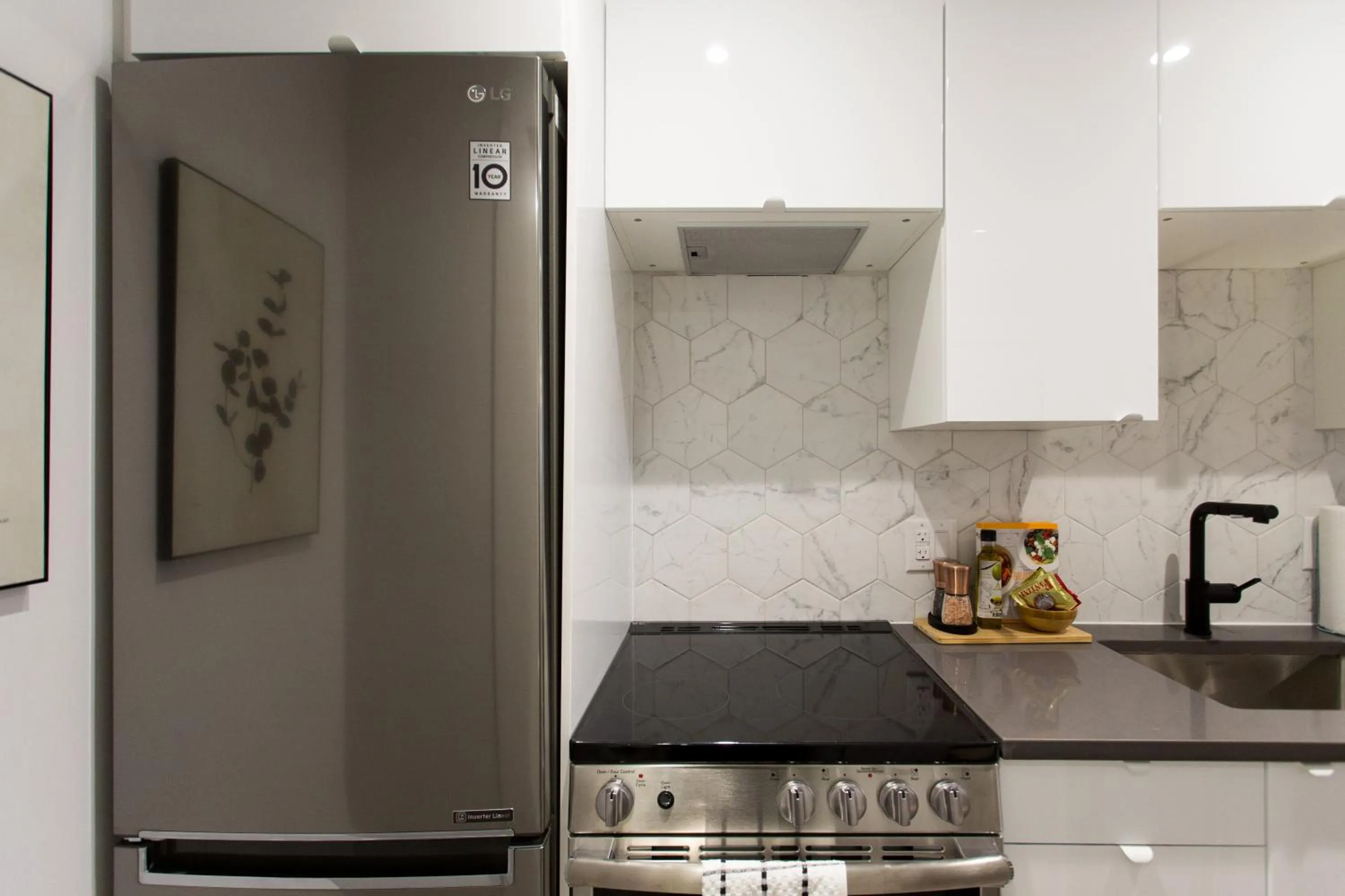 16 Studio Apartment-Hotel in Little Italy by Den Stays