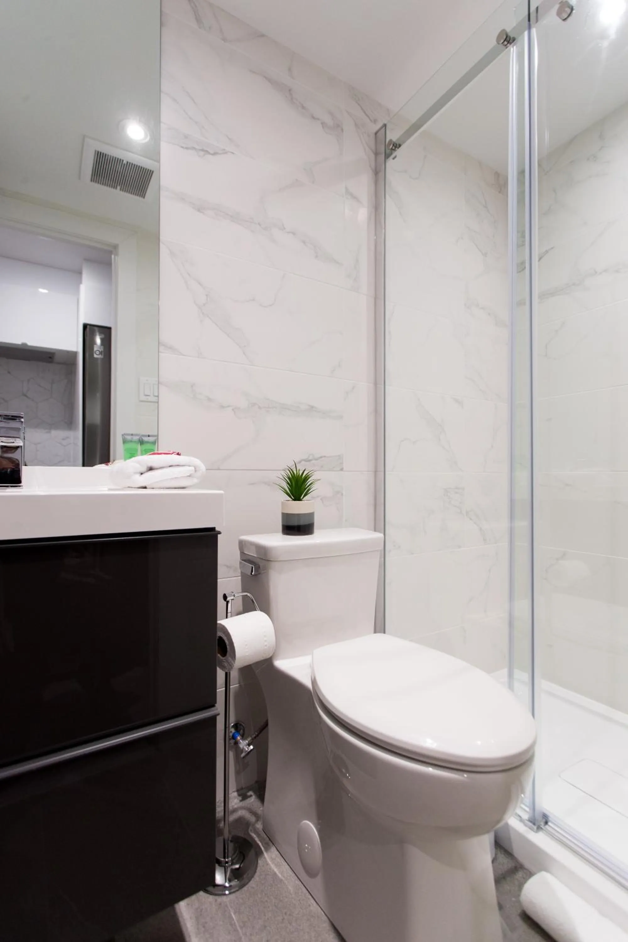 16 Studio Apartment-Hotel in Little Italy by Den Stays