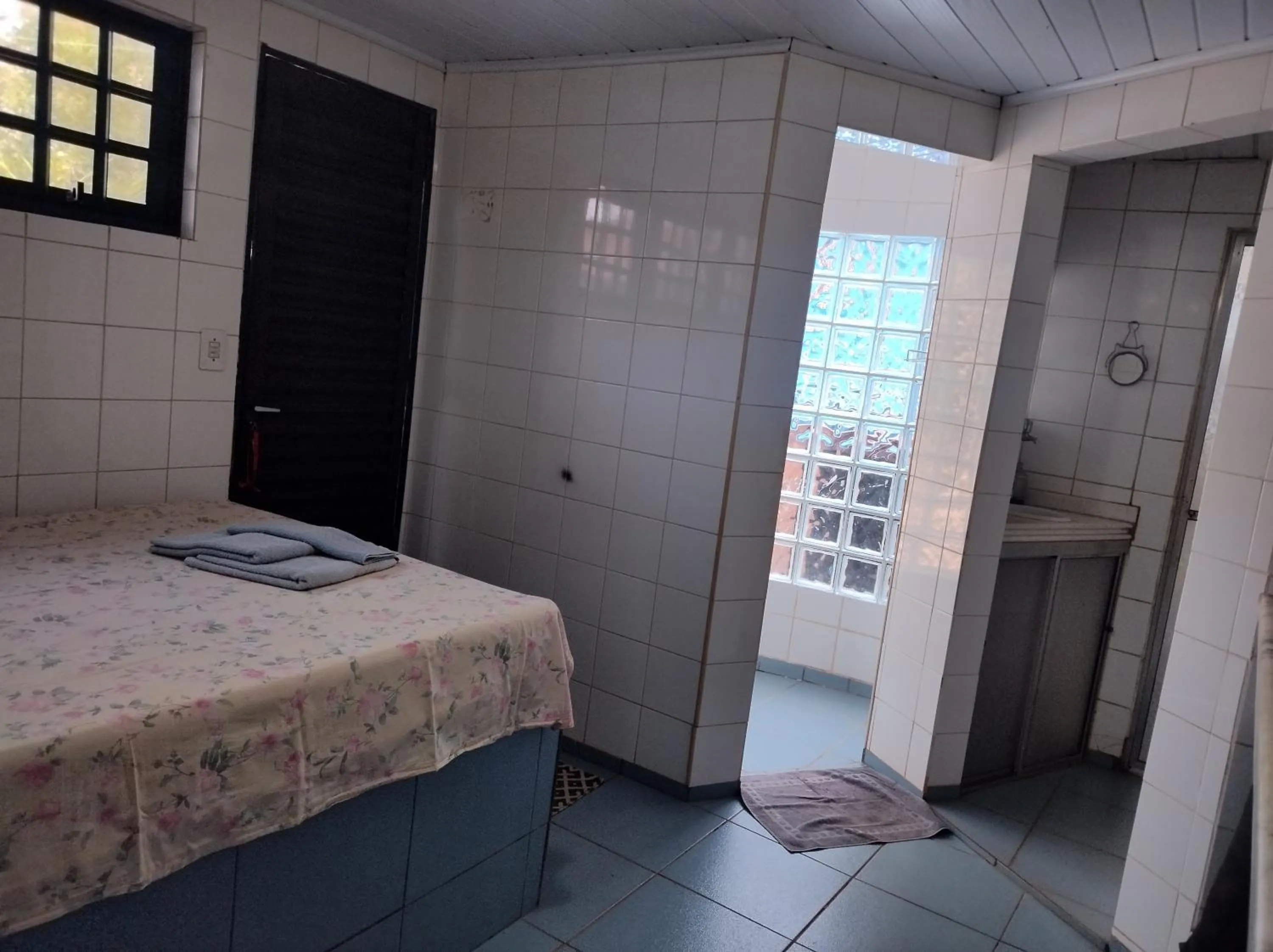 Property building, Bed in Pousada Canto dos Passaros