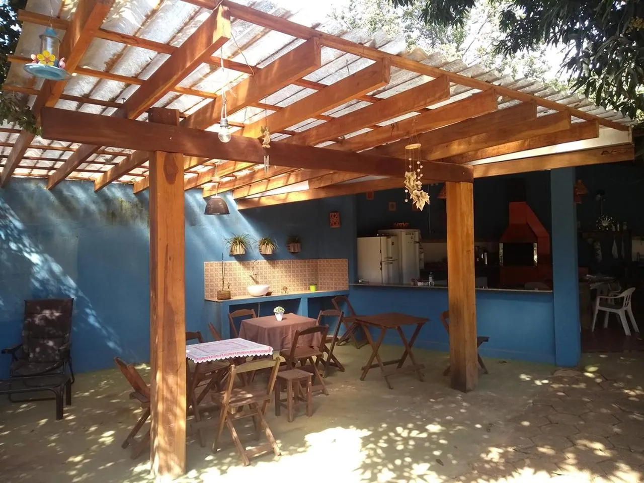 Communal kitchen in Pousada Canto dos Passaros