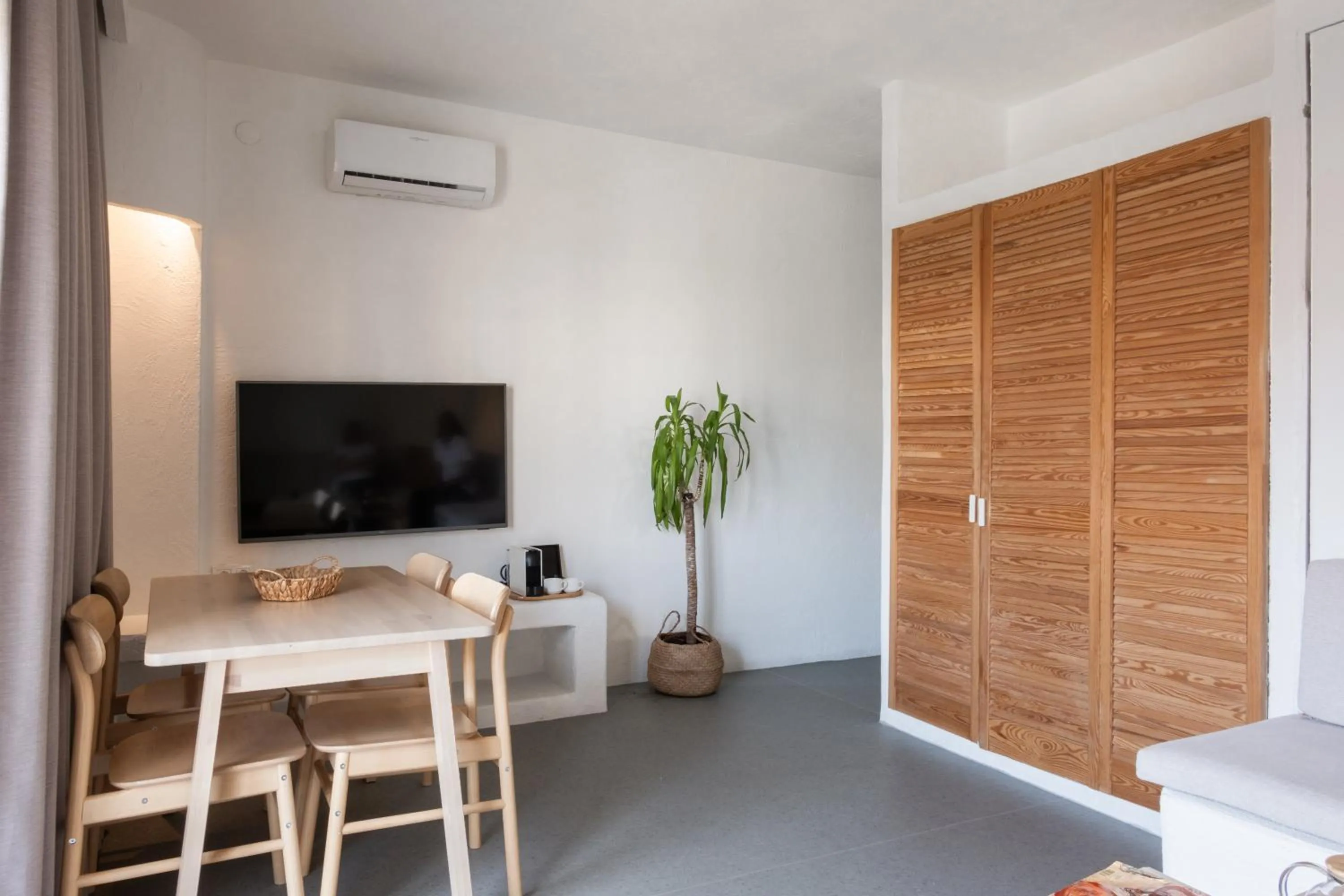 Seating area in L'olive homes